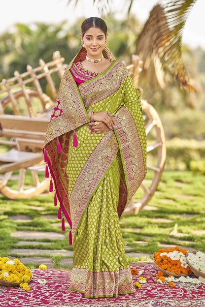 MANOHARI Banarasi Silk Blend Jacquard Work Saree - Green
