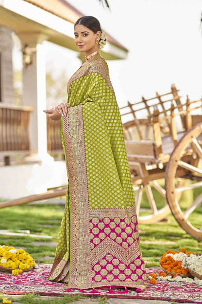 MANOHARI Banarasi Silk Blend Jacquard Work Saree - Green