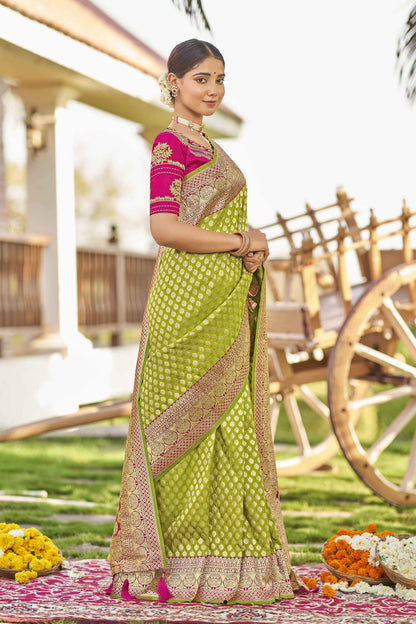 MANOHARI Banarasi Silk Blend Jacquard Work Saree - Green