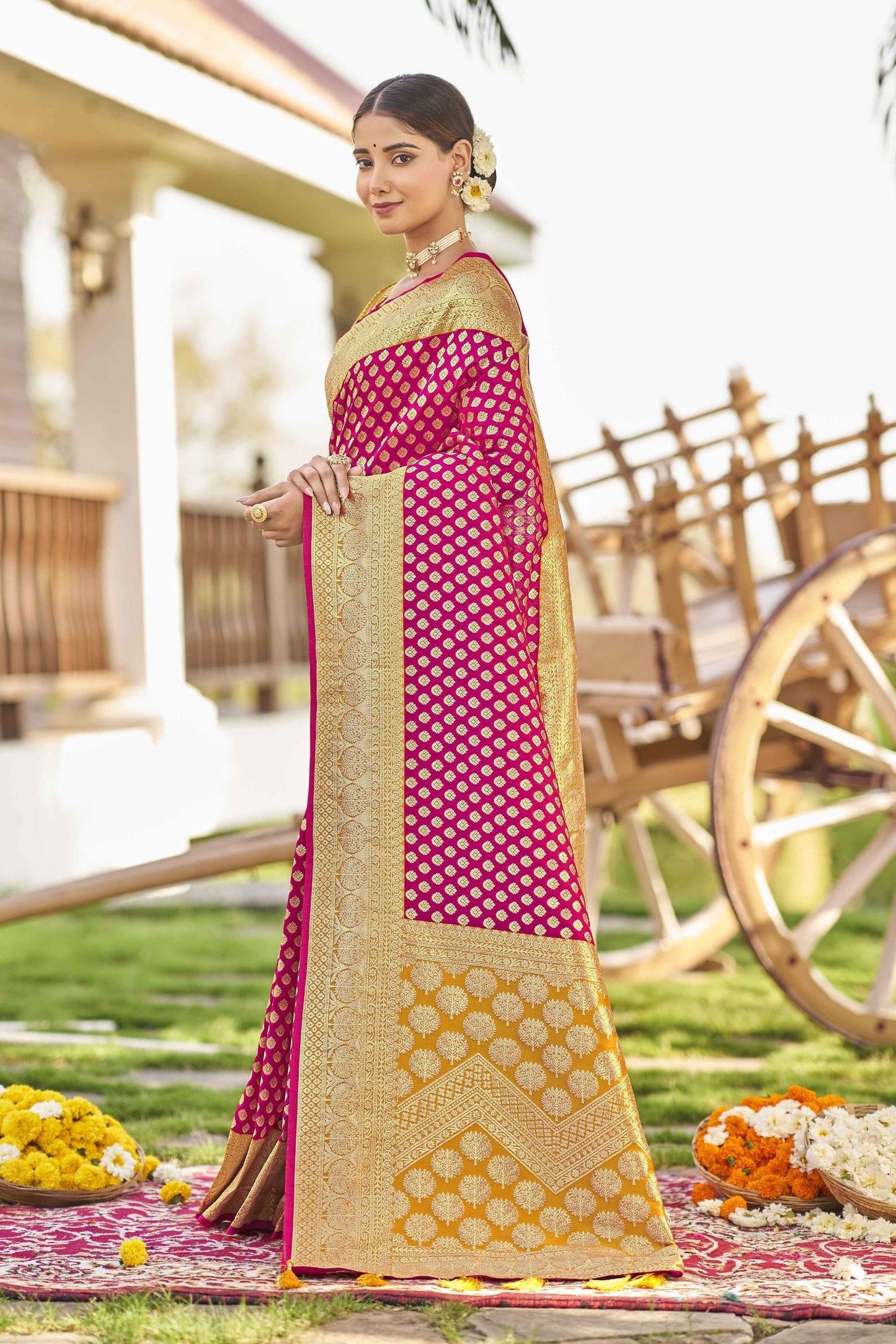 MANOHARI Banarasi Silk Blend Jacquard Work Saree - Pink