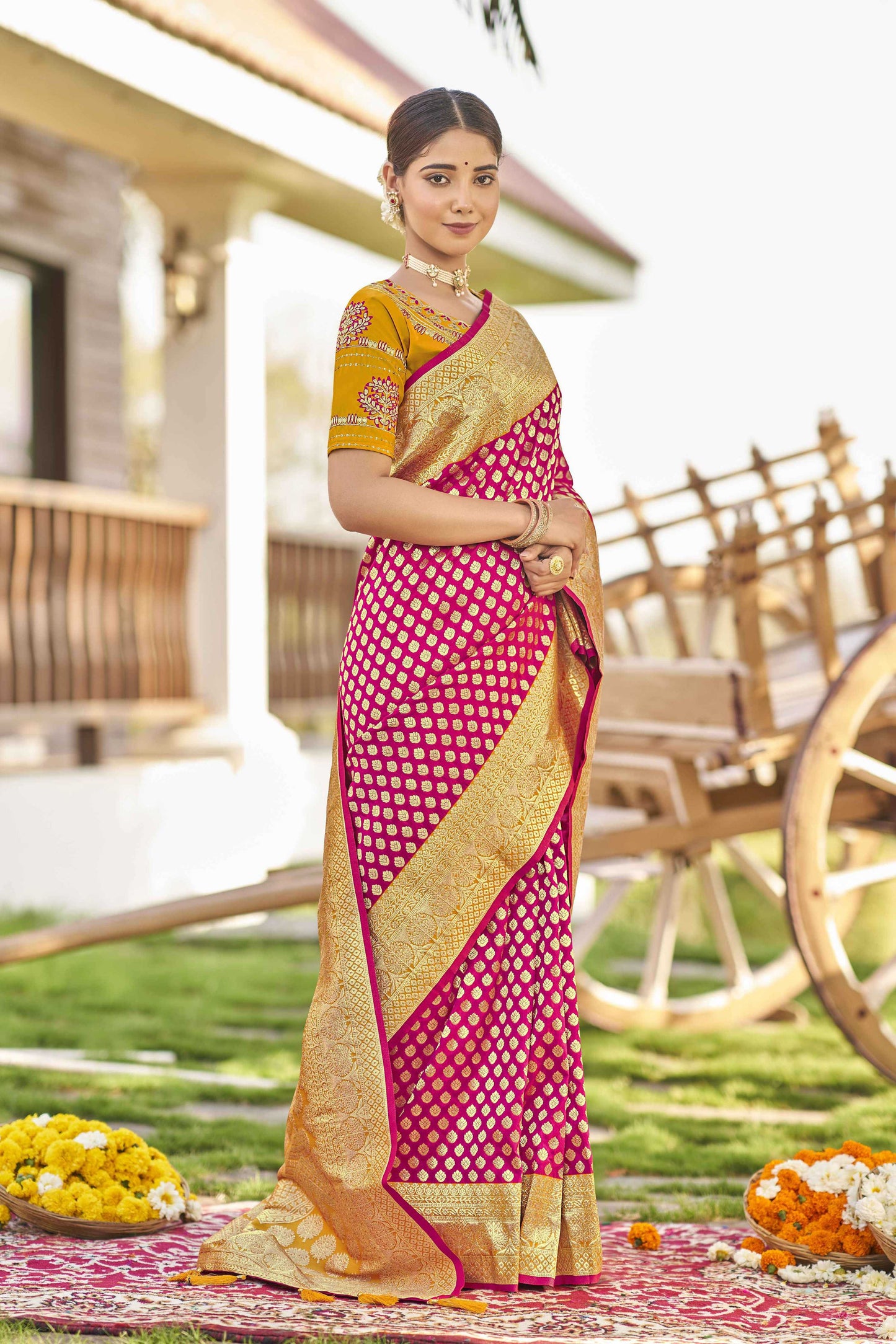 MANOHARI Banarasi Silk Blend Jacquard Work Saree - Pink