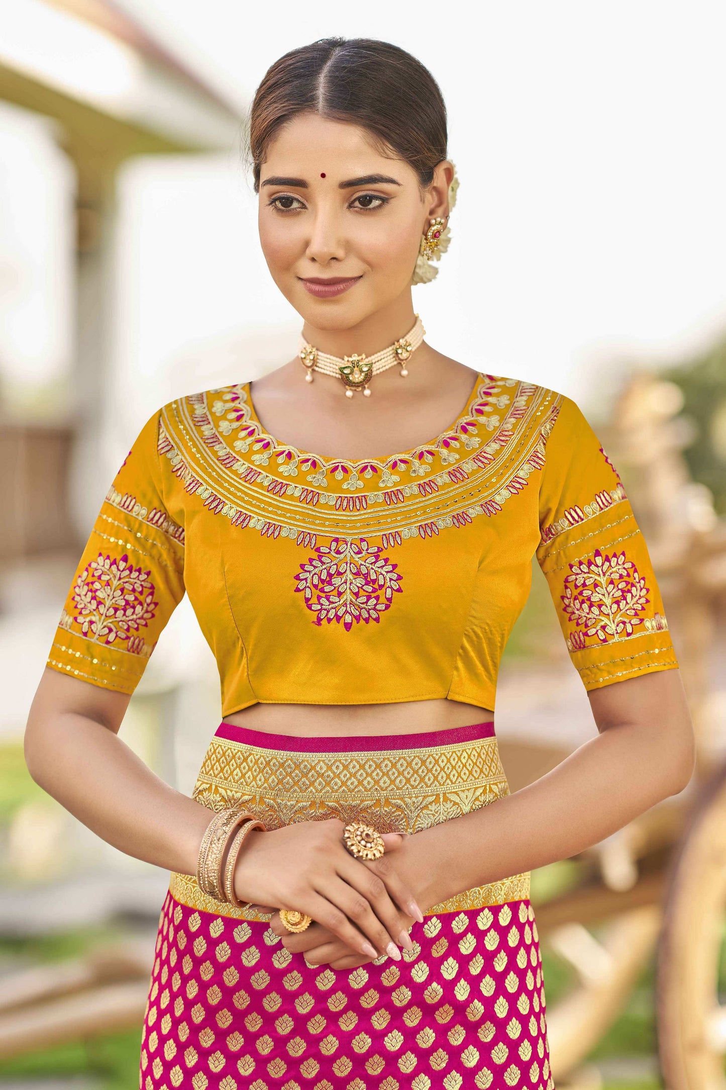 MANOHARI Banarasi Silk Blend Jacquard Work Saree - Pink