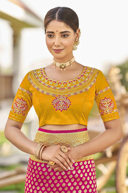 MANOHARI Banarasi Silk Blend Jacquard Work Saree - Pink