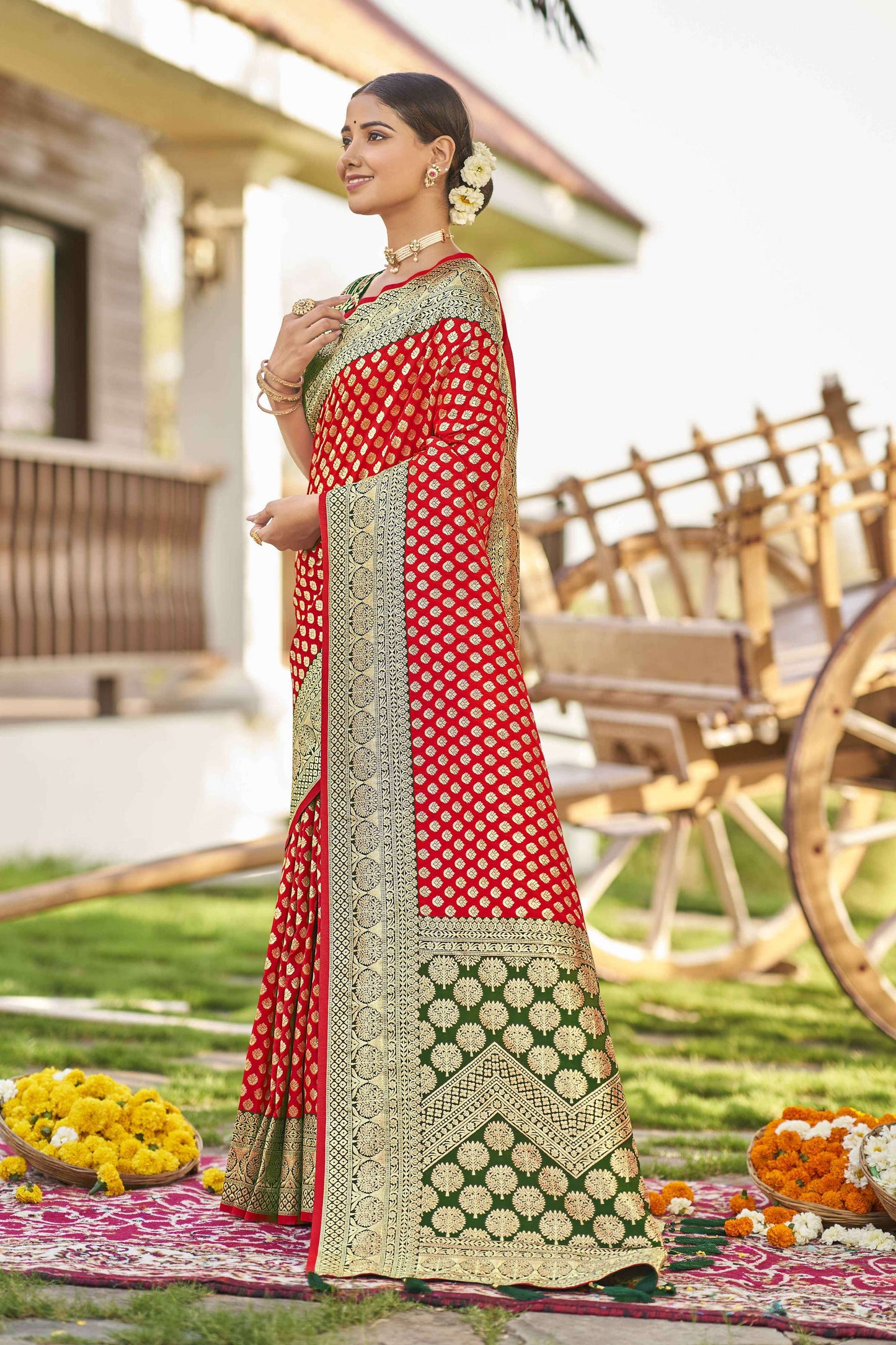 MANOHARI Banarasi Silk Blend Jacquard Work Saree - Red