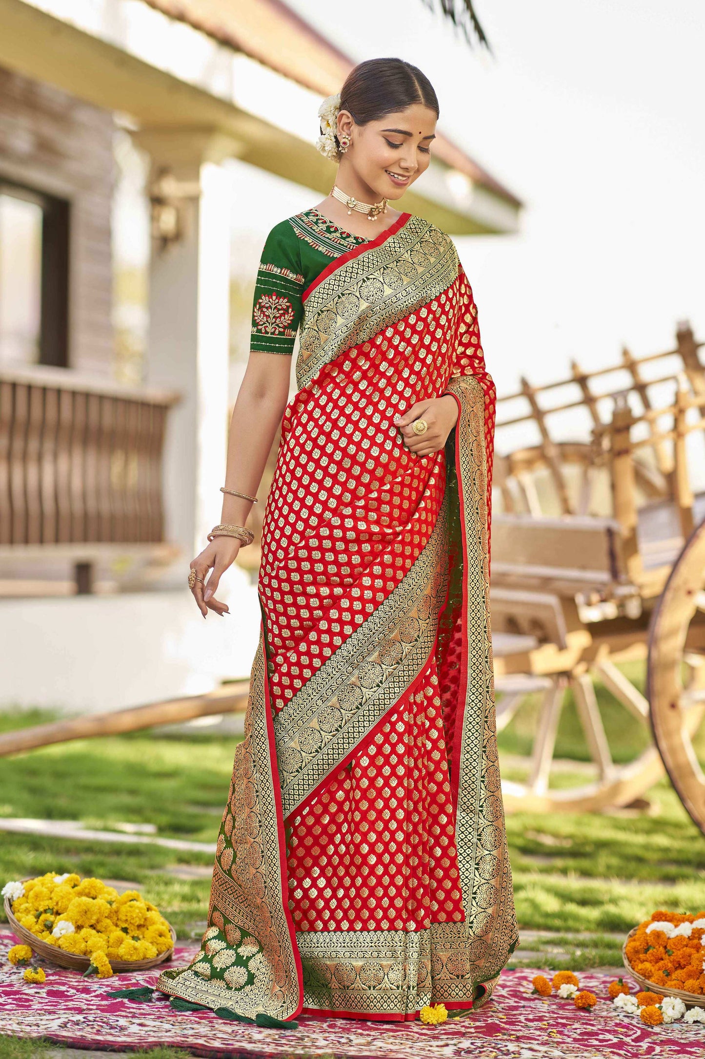 MANOHARI Banarasi Silk Blend Jacquard Work Saree - Red