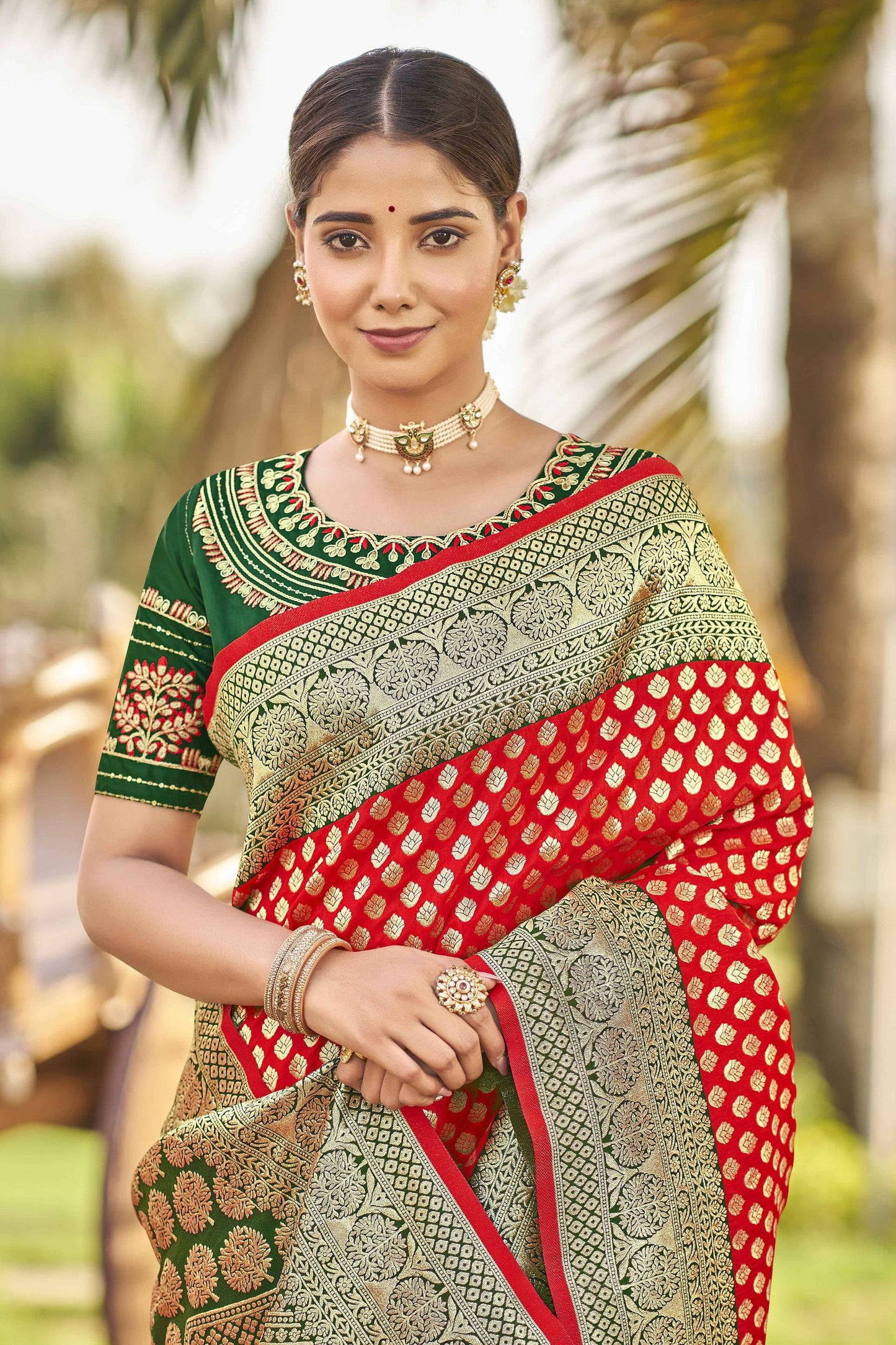 MANOHARI Banarasi Silk Blend Jacquard Work Saree - Red