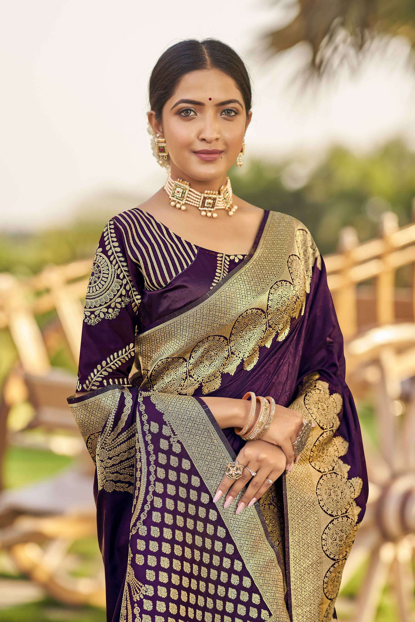 MANOHARI Banarasi Silk Blend Jacquard Work Saree - Purple