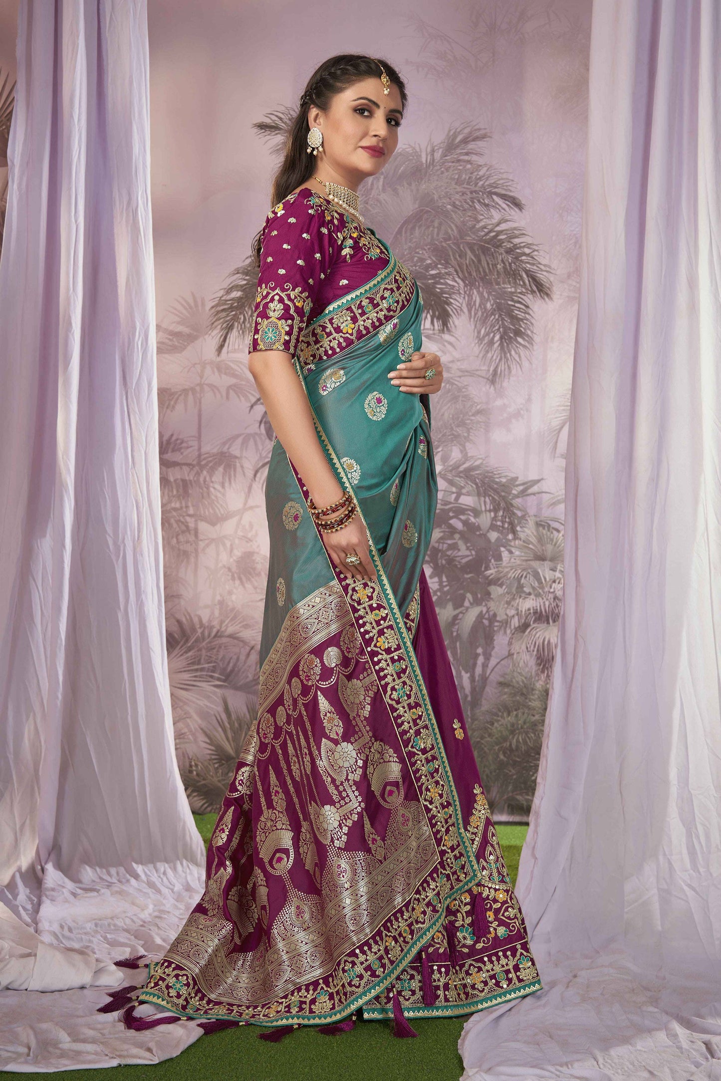 MANOHARI Banarasi Silk Blend Jacquard Work Saree - Blue