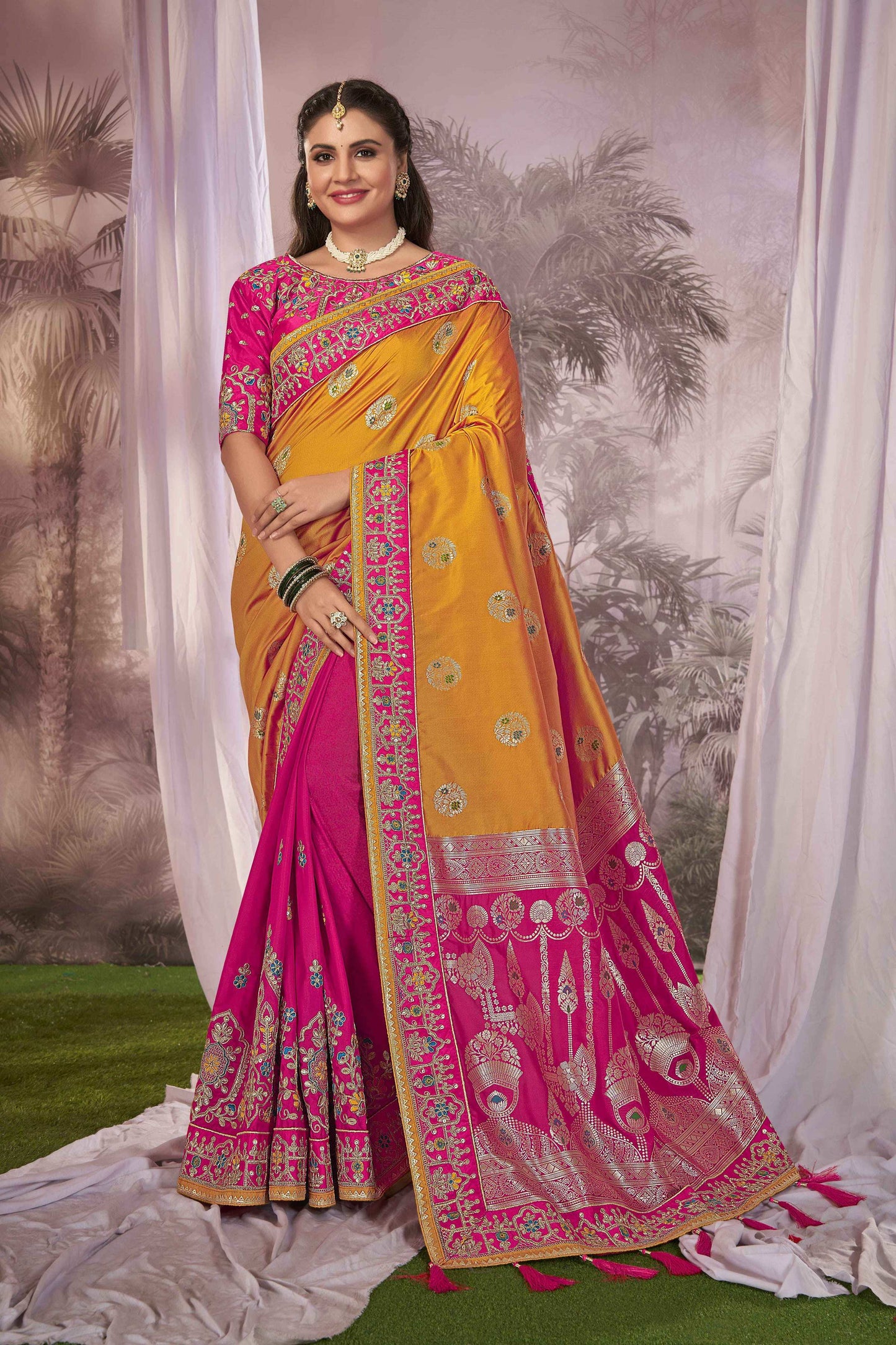 MANOHARI Banarasi Silk Blend Jacquard Work Saree - Pink