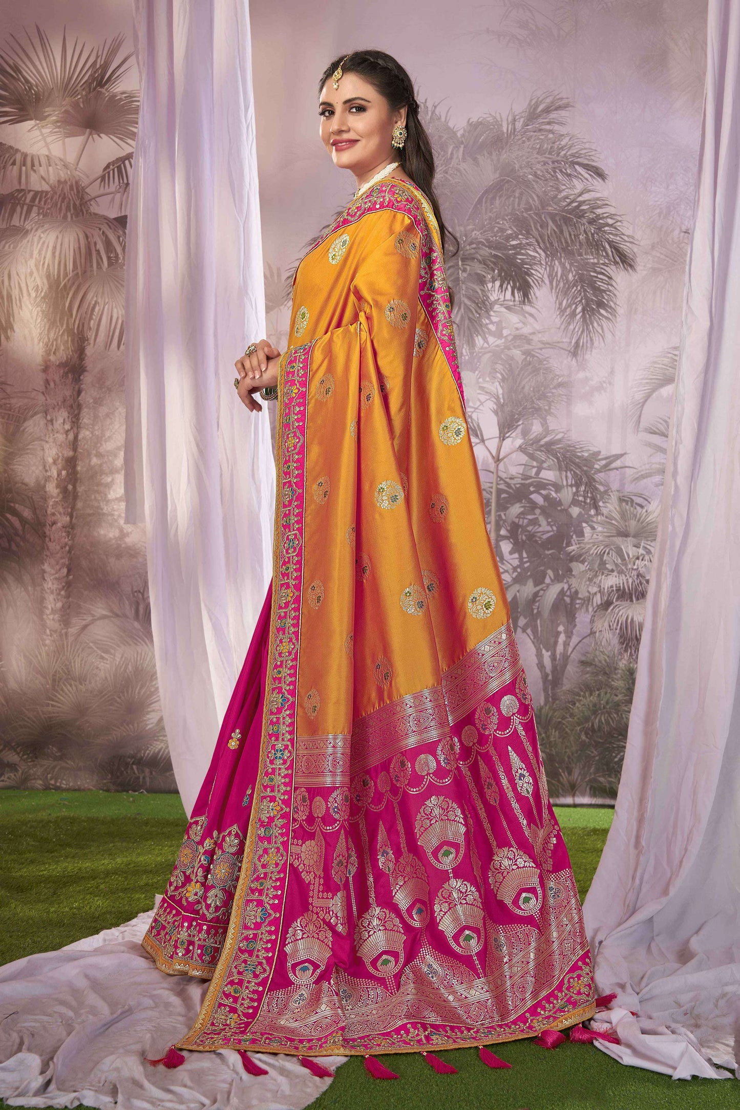 MANOHARI Banarasi Silk Blend Jacquard Work Saree - Pink