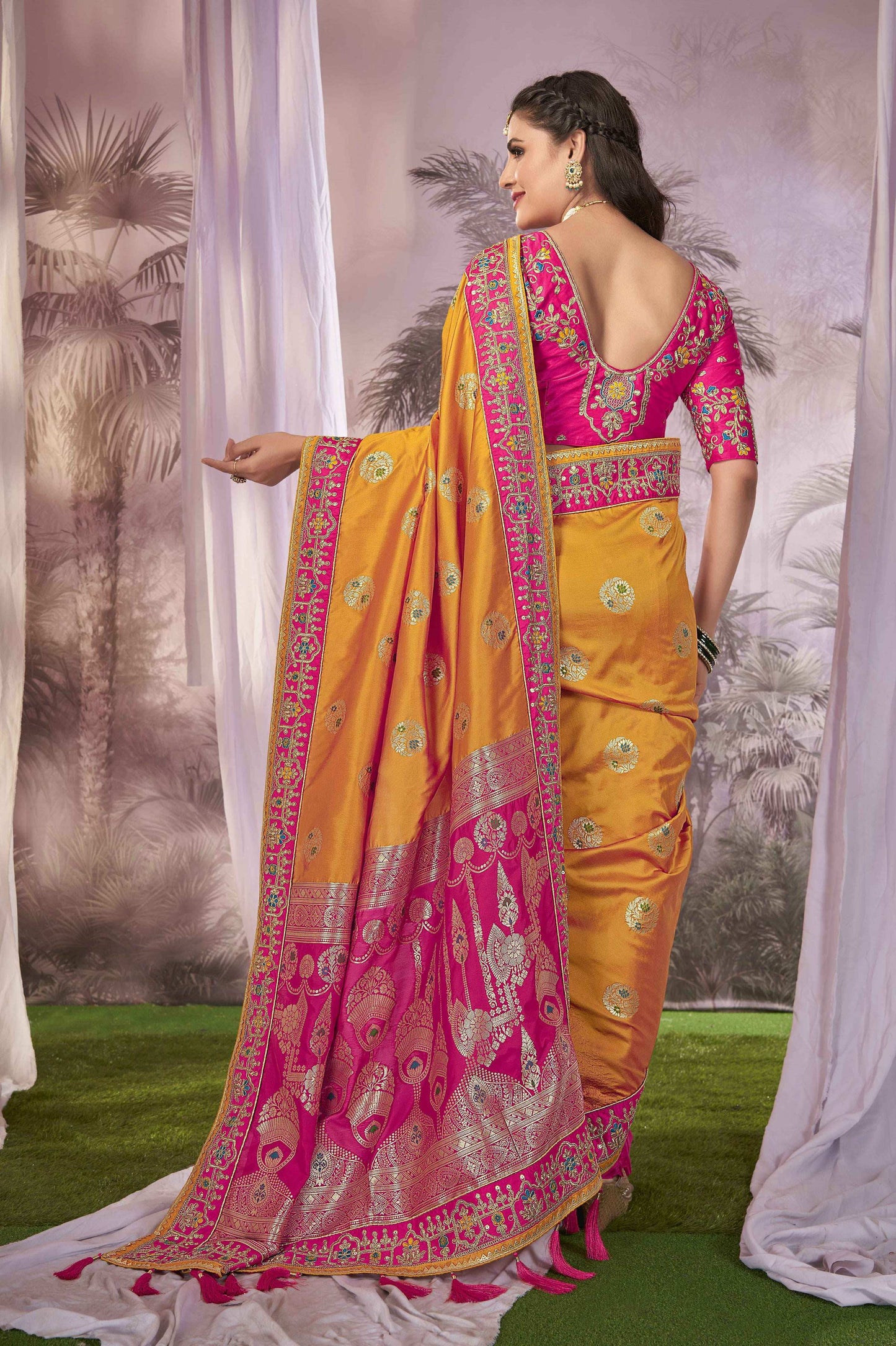 MANOHARI Banarasi Silk Blend Jacquard Work Saree - Pink