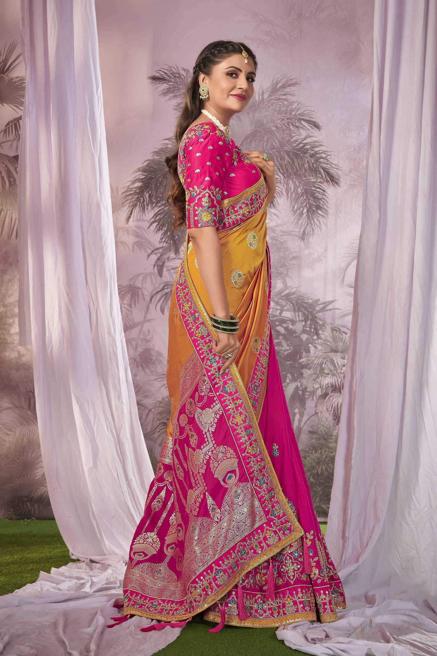 MANOHARI Banarasi Silk Blend Jacquard Work Saree - Pink