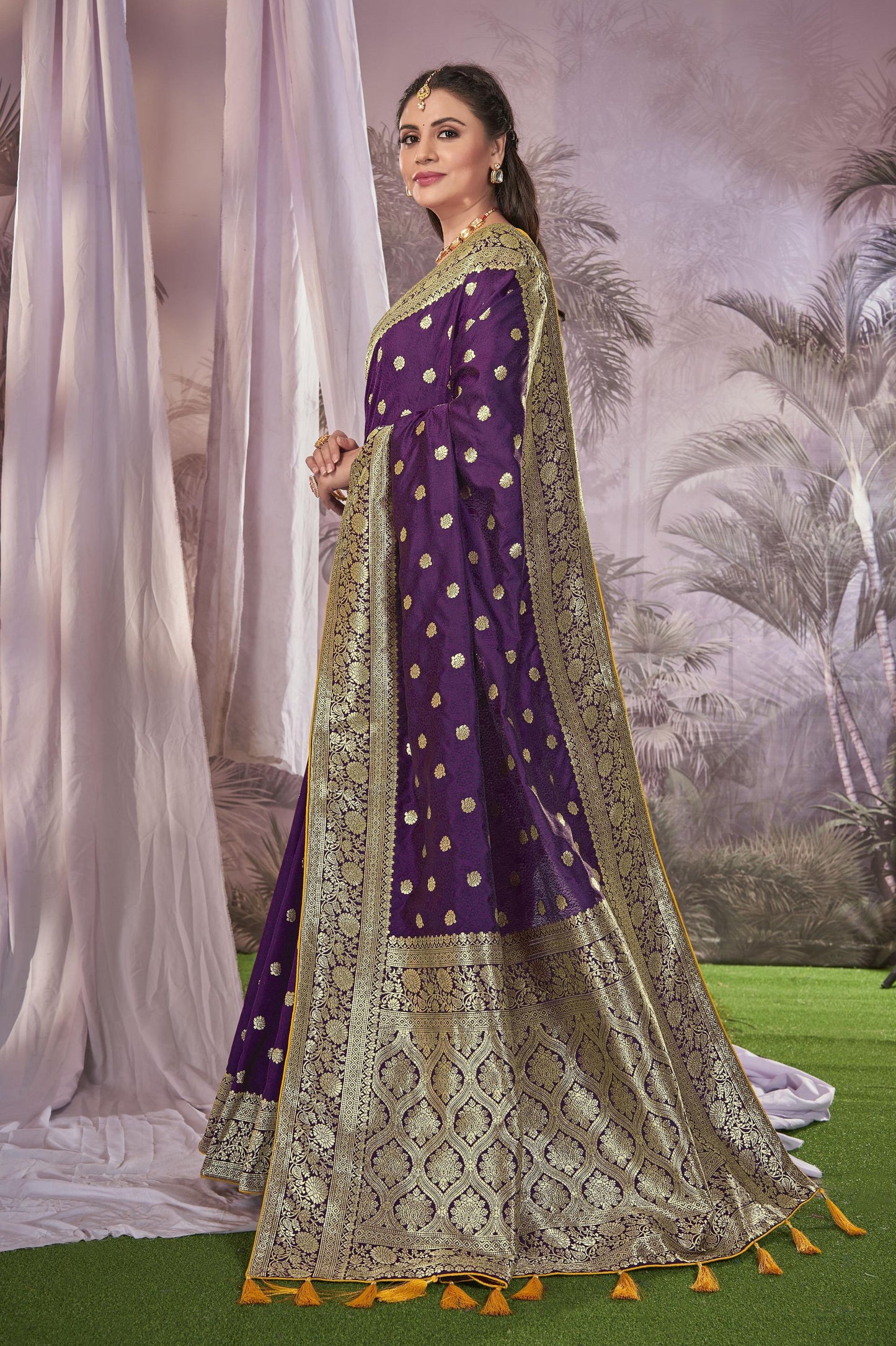 MANOHARI Banarasi Silk Blend Jacquard Work Saree - Purple