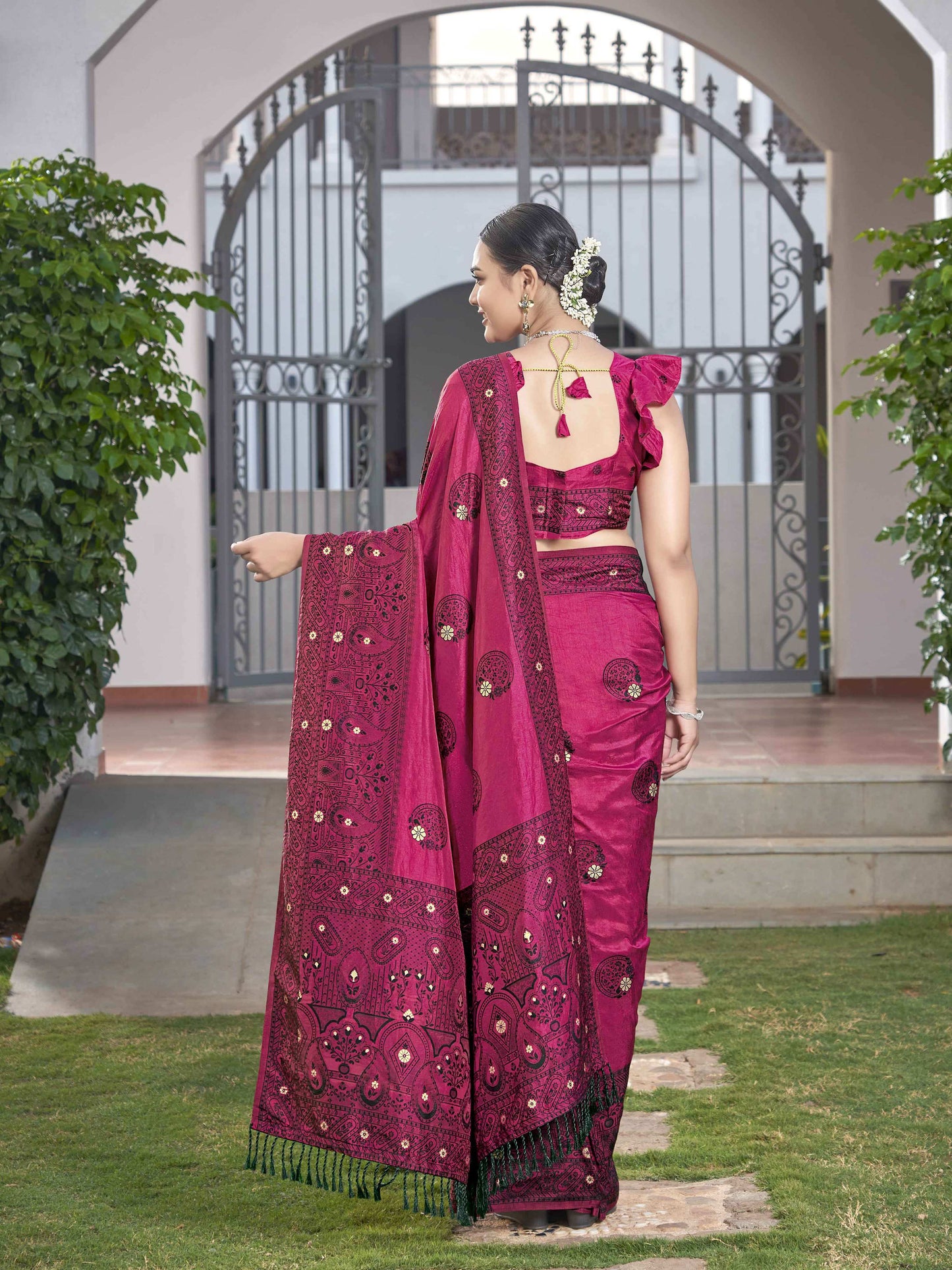 MANOHARI Banarasi Silk Blend Jacquard Work Saree - Pink