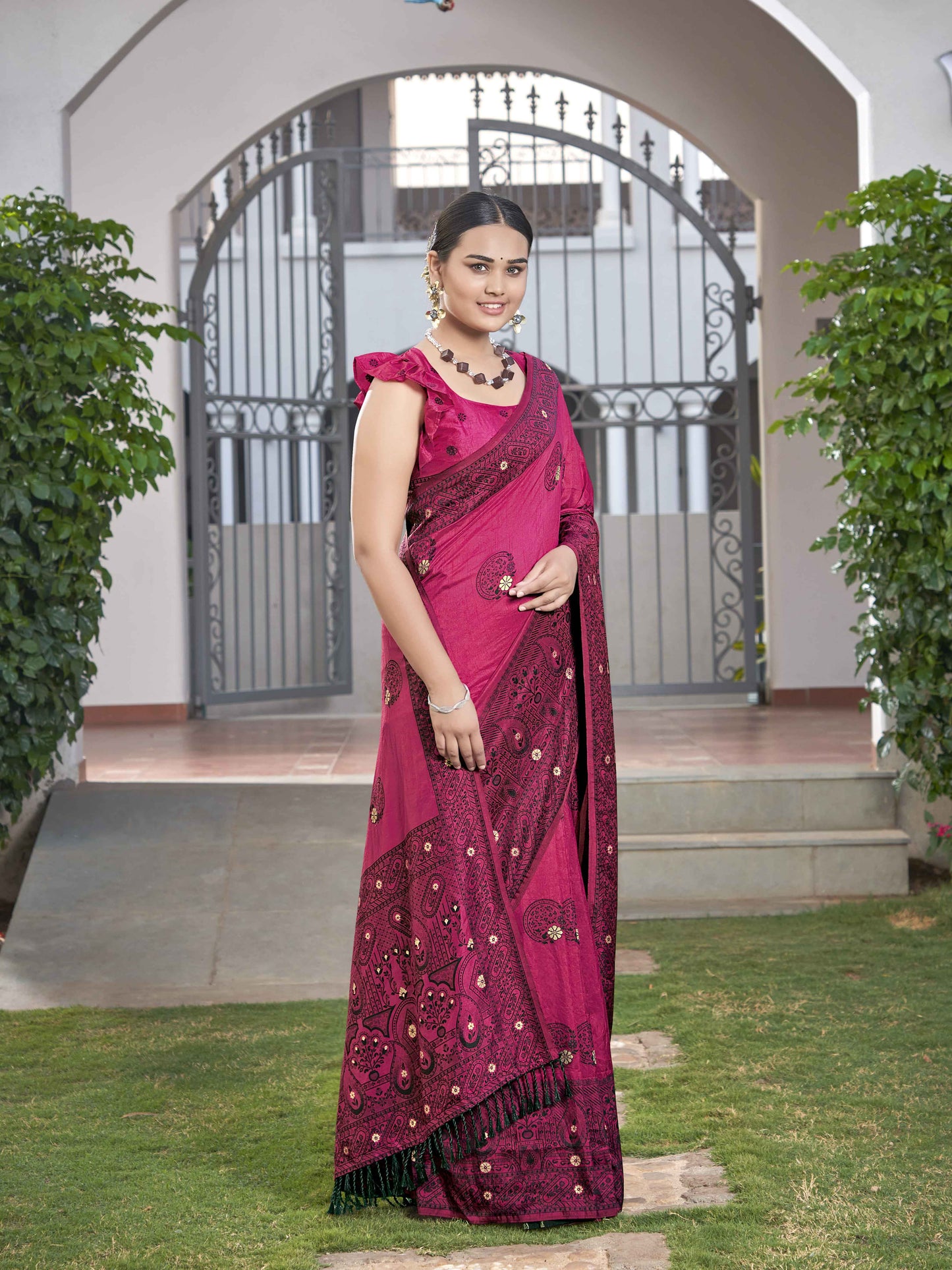 MANOHARI Banarasi Silk Blend Jacquard Work Saree - Pink