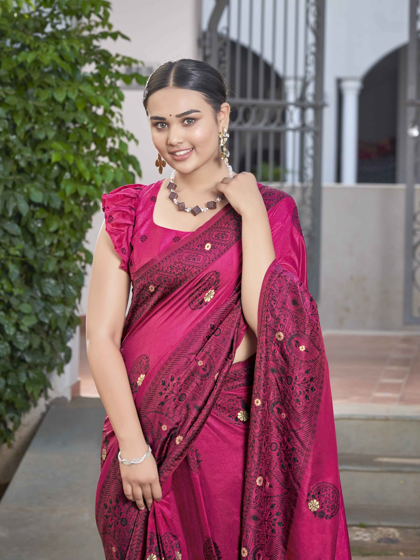 MANOHARI Banarasi Silk Blend Jacquard Work Saree - Pink