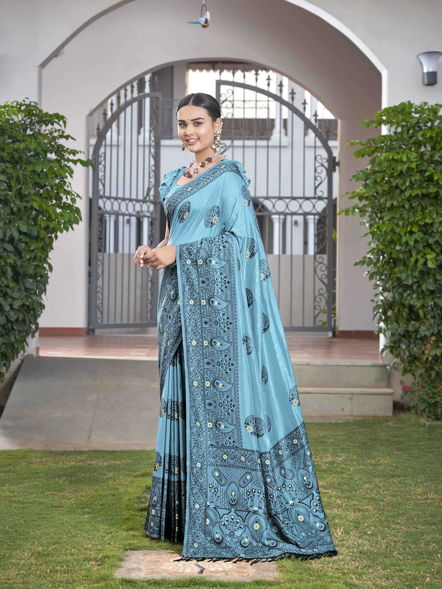 MANOHARI Banarasi Silk Blend Jacquard Work Saree - Blue