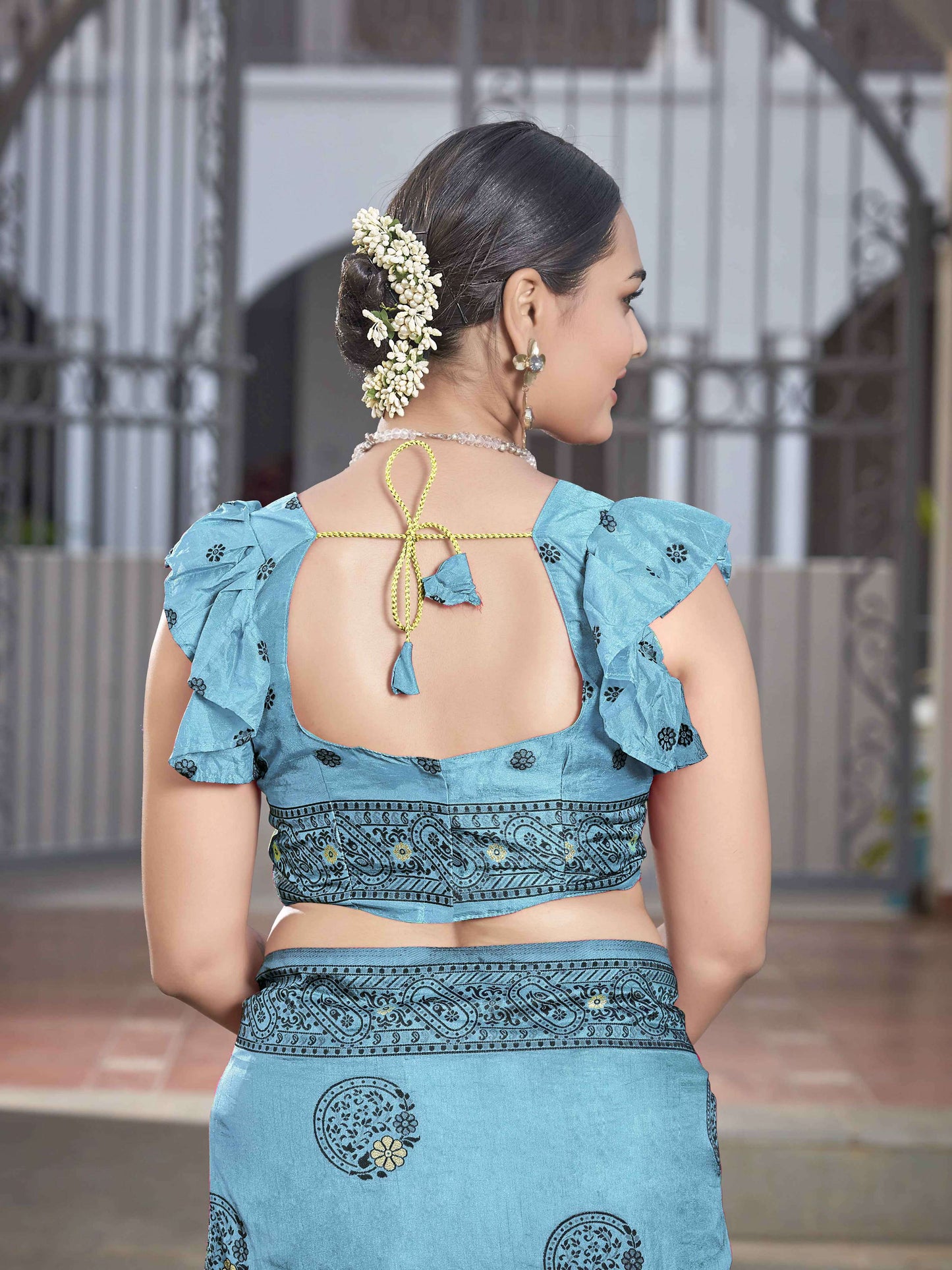 MANOHARI Banarasi Silk Blend Jacquard Work Saree - Blue