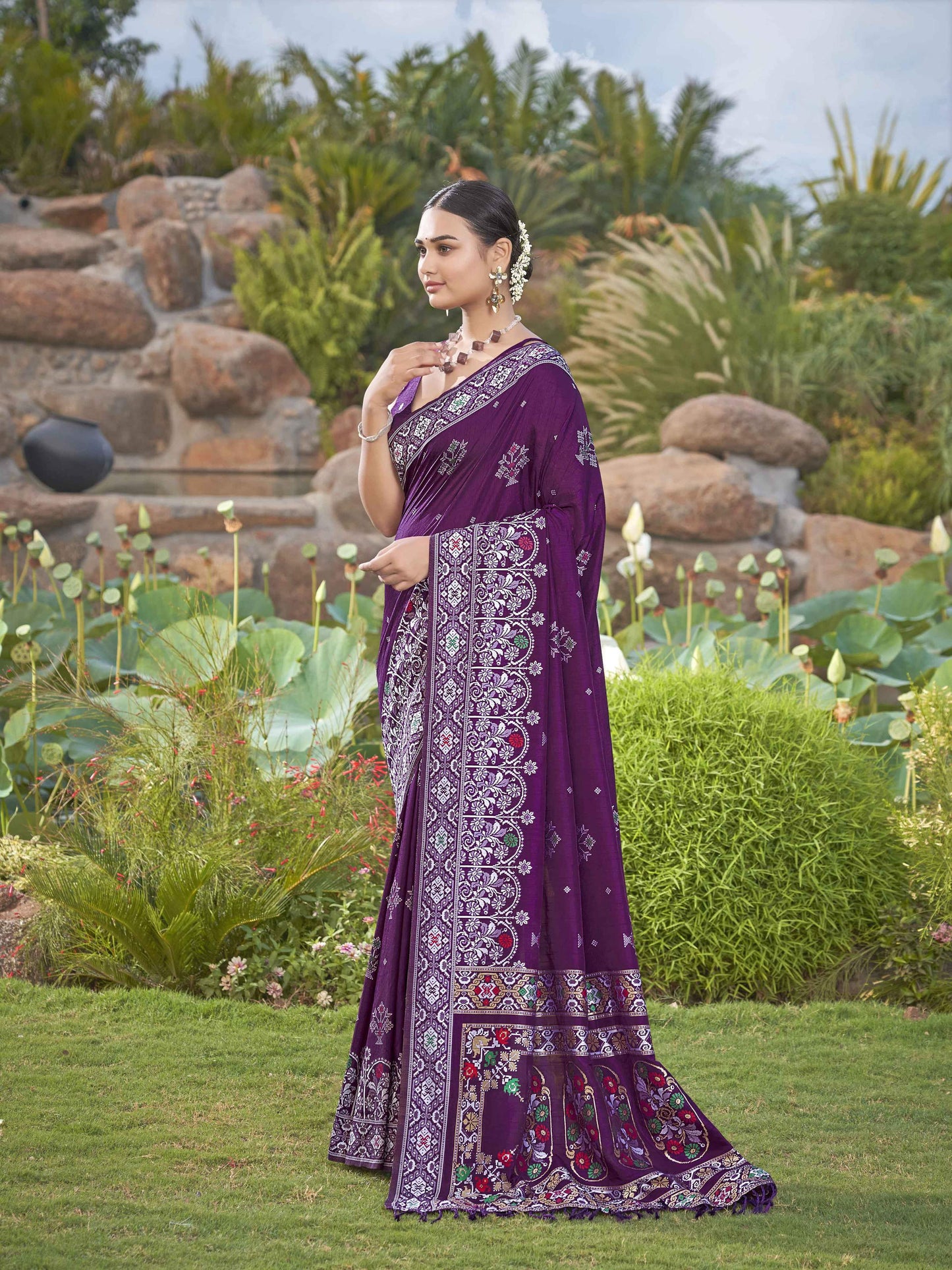 MANOHARI Banarasi Silk Blend Jacquard Work Saree - Purple