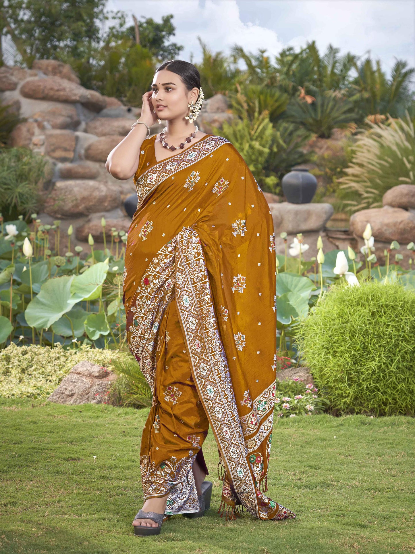 MANOHARI Banarasi Silk Blend Jacquard Work Saree - Mustard