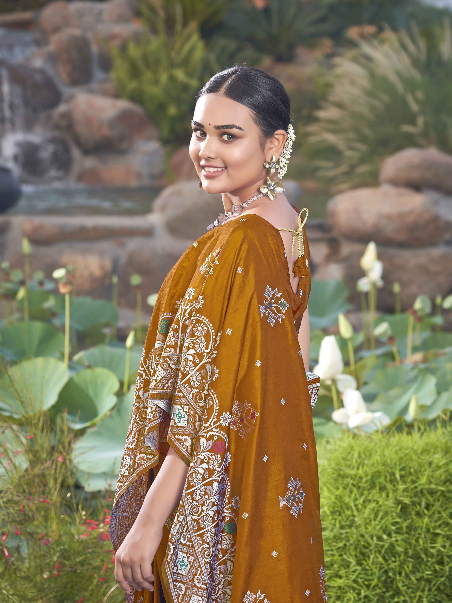 MANOHARI Banarasi Silk Blend Jacquard Work Saree - Mustard