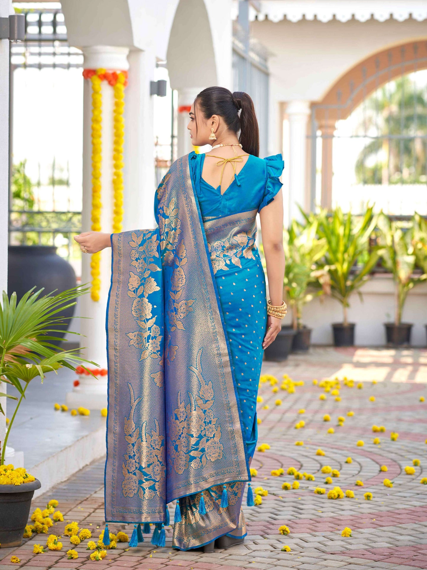 MANOHARI Banarasi Silk Blend Jacquard Work Saree - Blue