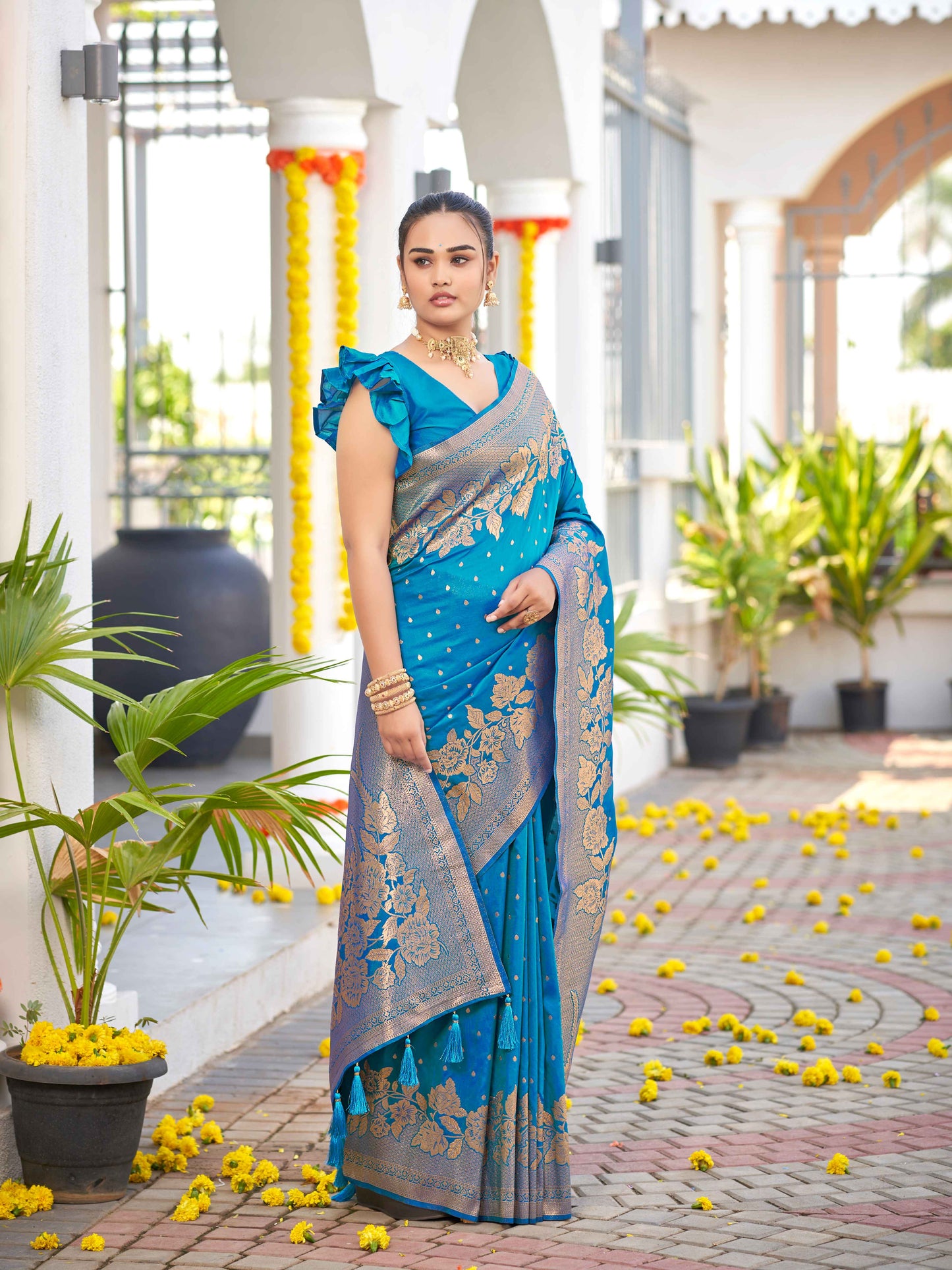 MANOHARI Banarasi Silk Blend Jacquard Work Saree - Blue
