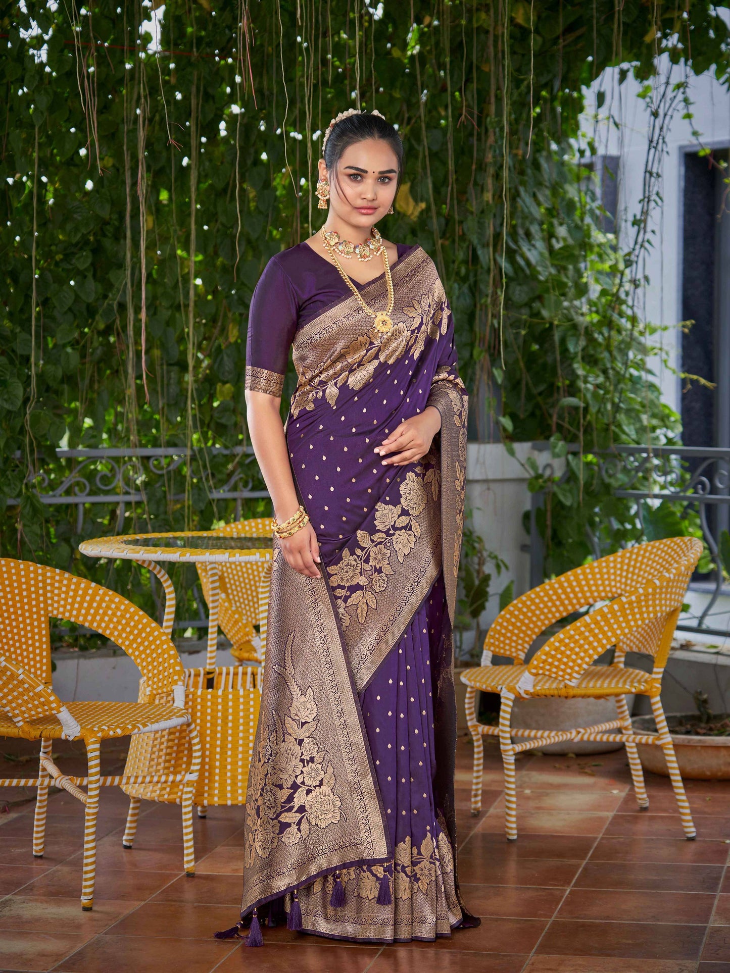 MANOHARI Banarasi Silk Blend Jacquard Work Saree - Purple