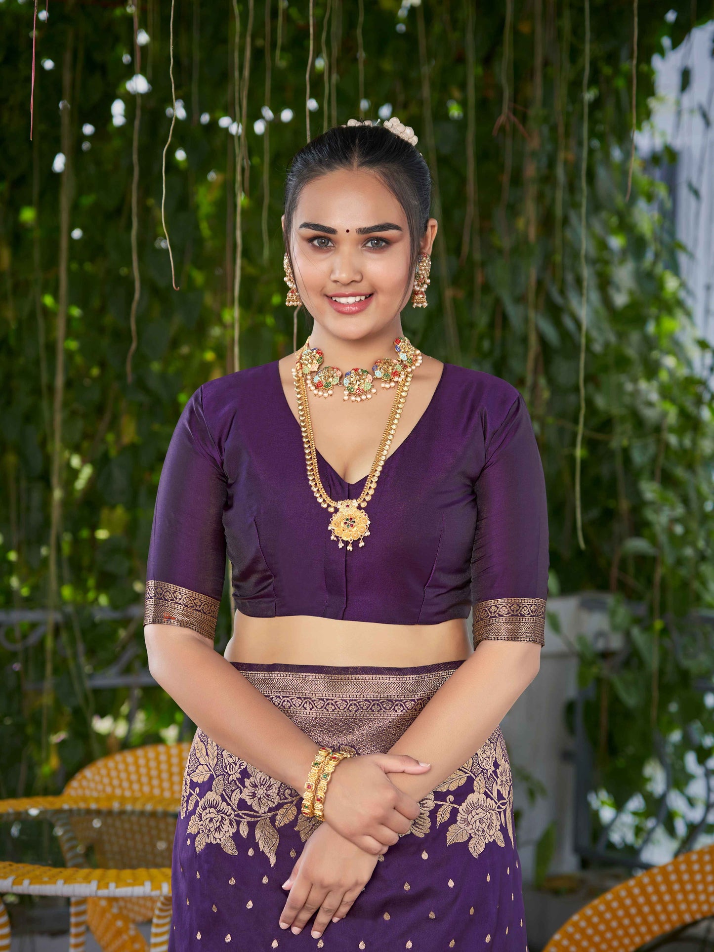 MANOHARI Banarasi Silk Blend Jacquard Work Saree - Purple