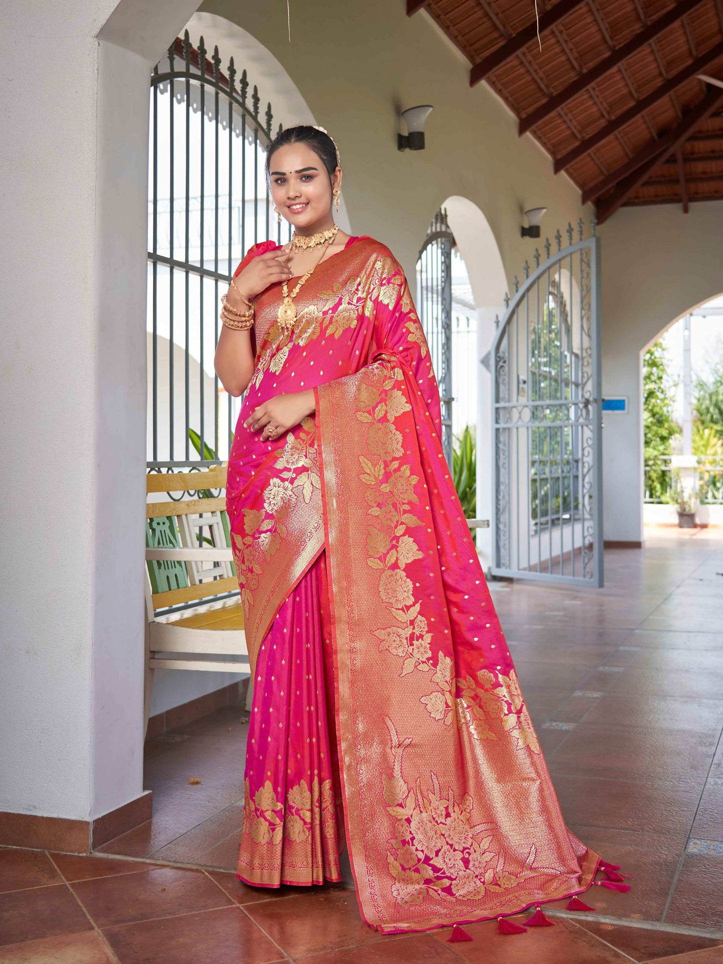 MANOHARI Banarasi Silk Blend Jacquard Work Saree - Pink