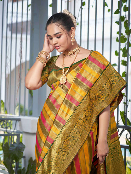 MANOHARI Banarasi Silk Blend Jacquard Work Saree - Green