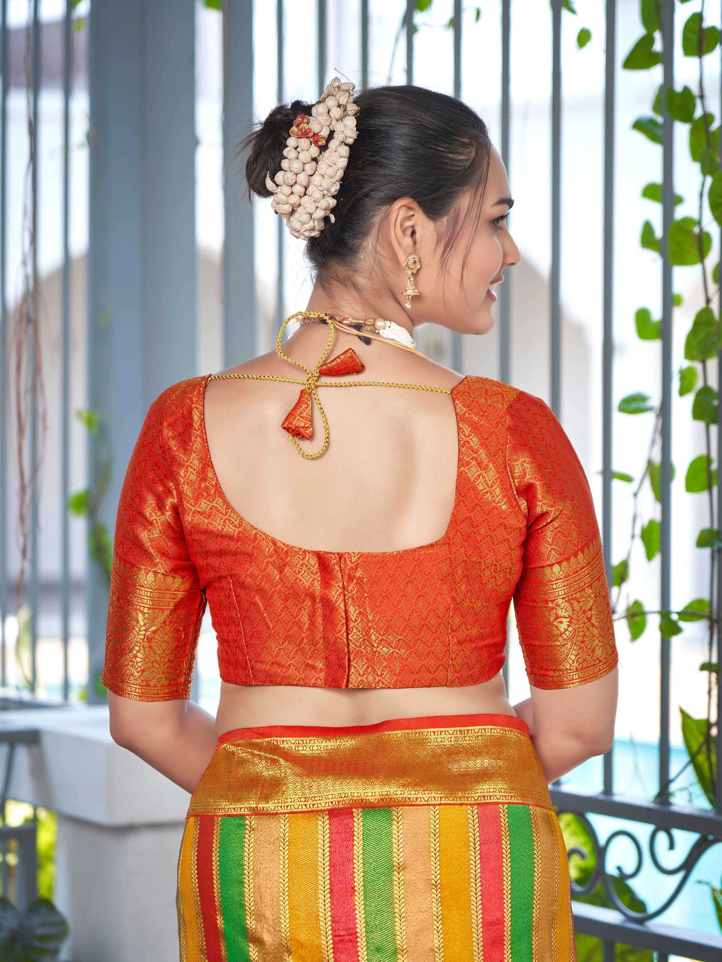 MANOHARI Banarasi Silk Blend Jacquard Work Saree - Red