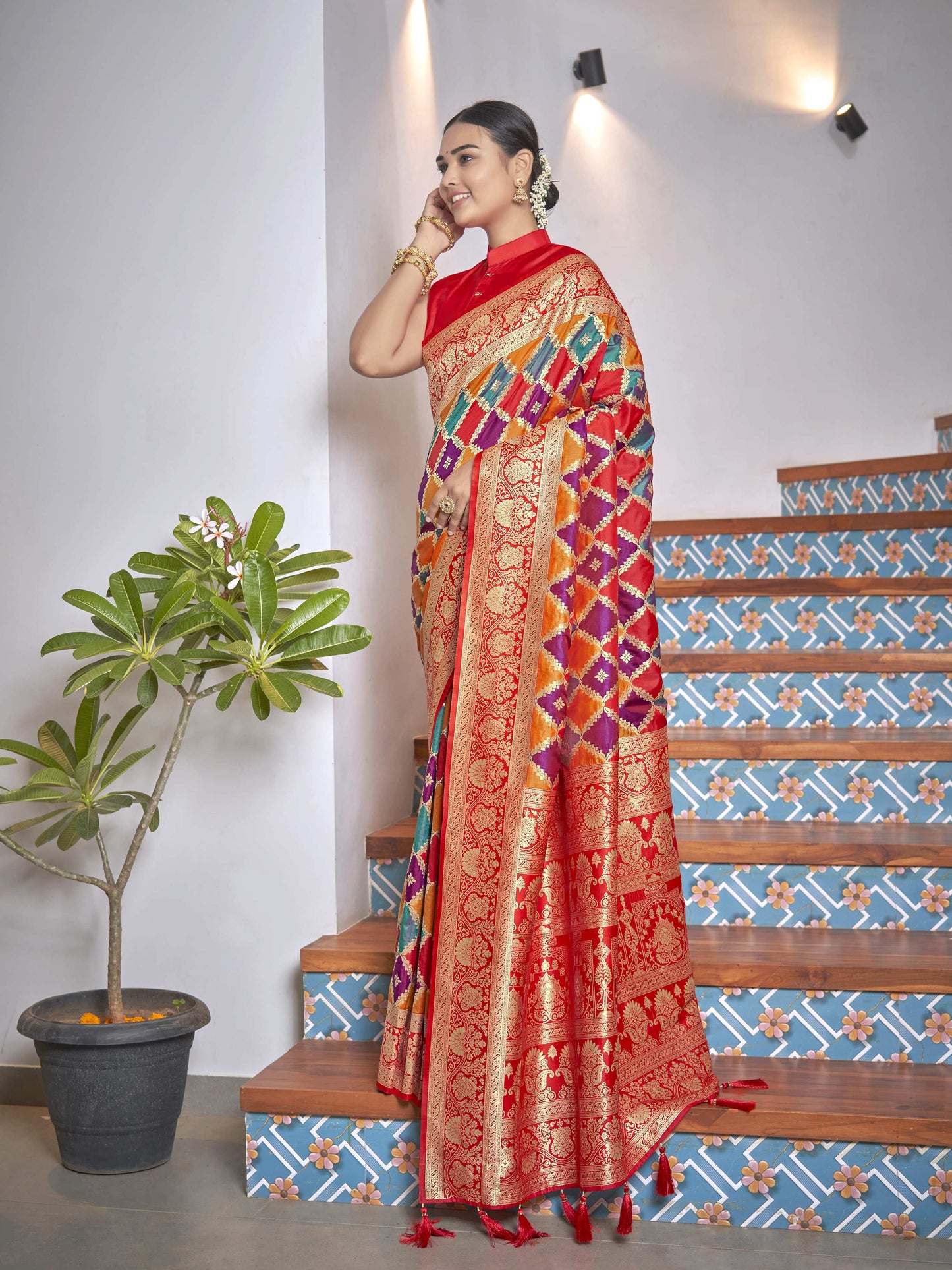 MANOHARI Banarasi Silk Blend Jacquard Work Saree - Yellow