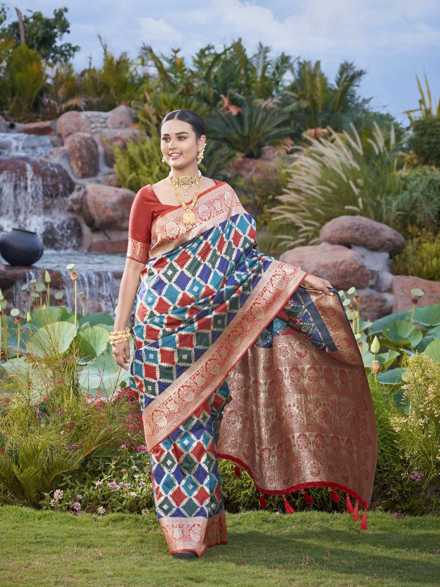 MANOHARI Banarasi Silk Blend Jacquard Work Saree - Blue