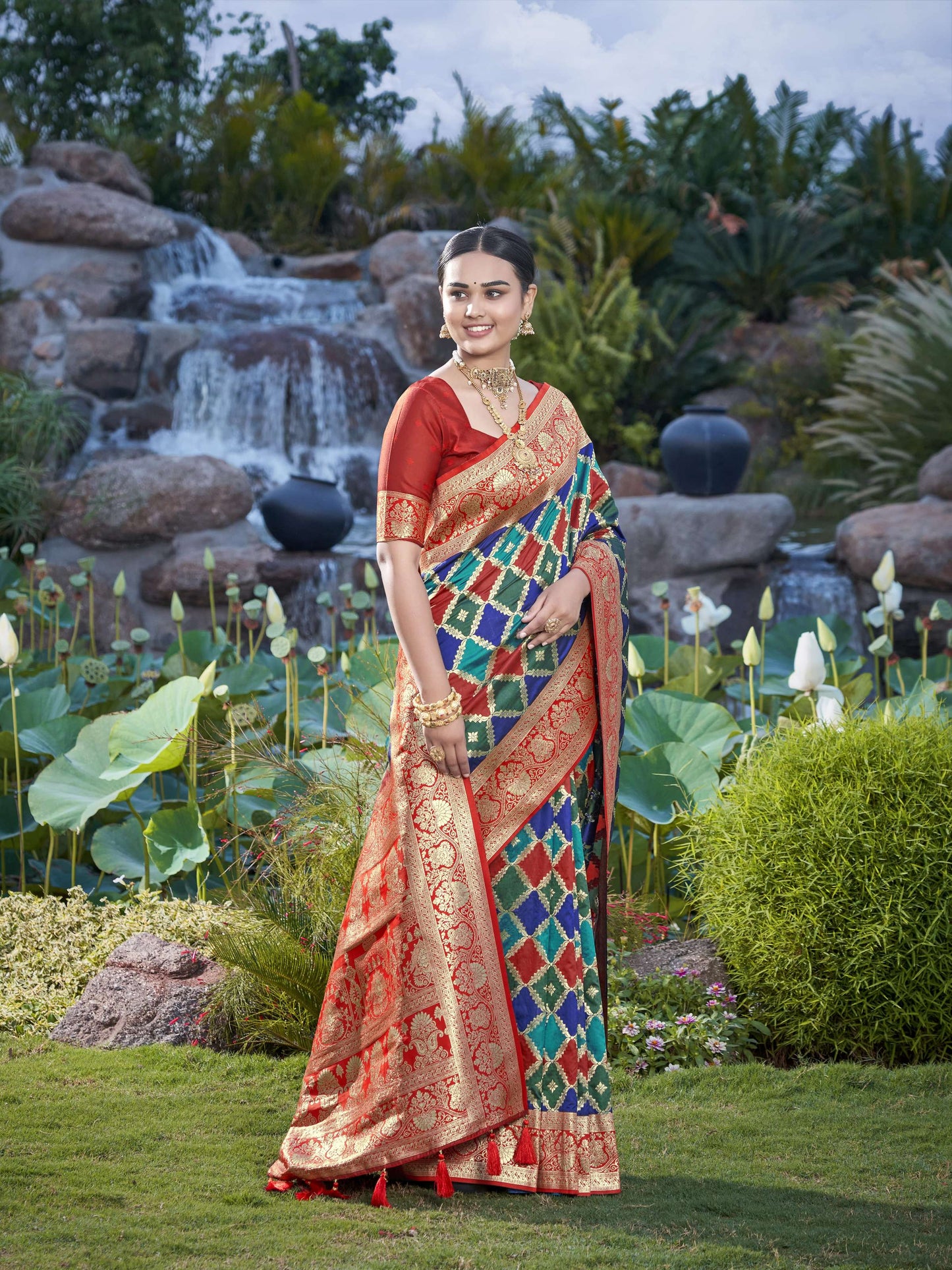 MANOHARI Banarasi Silk Blend Jacquard Work Saree - Blue