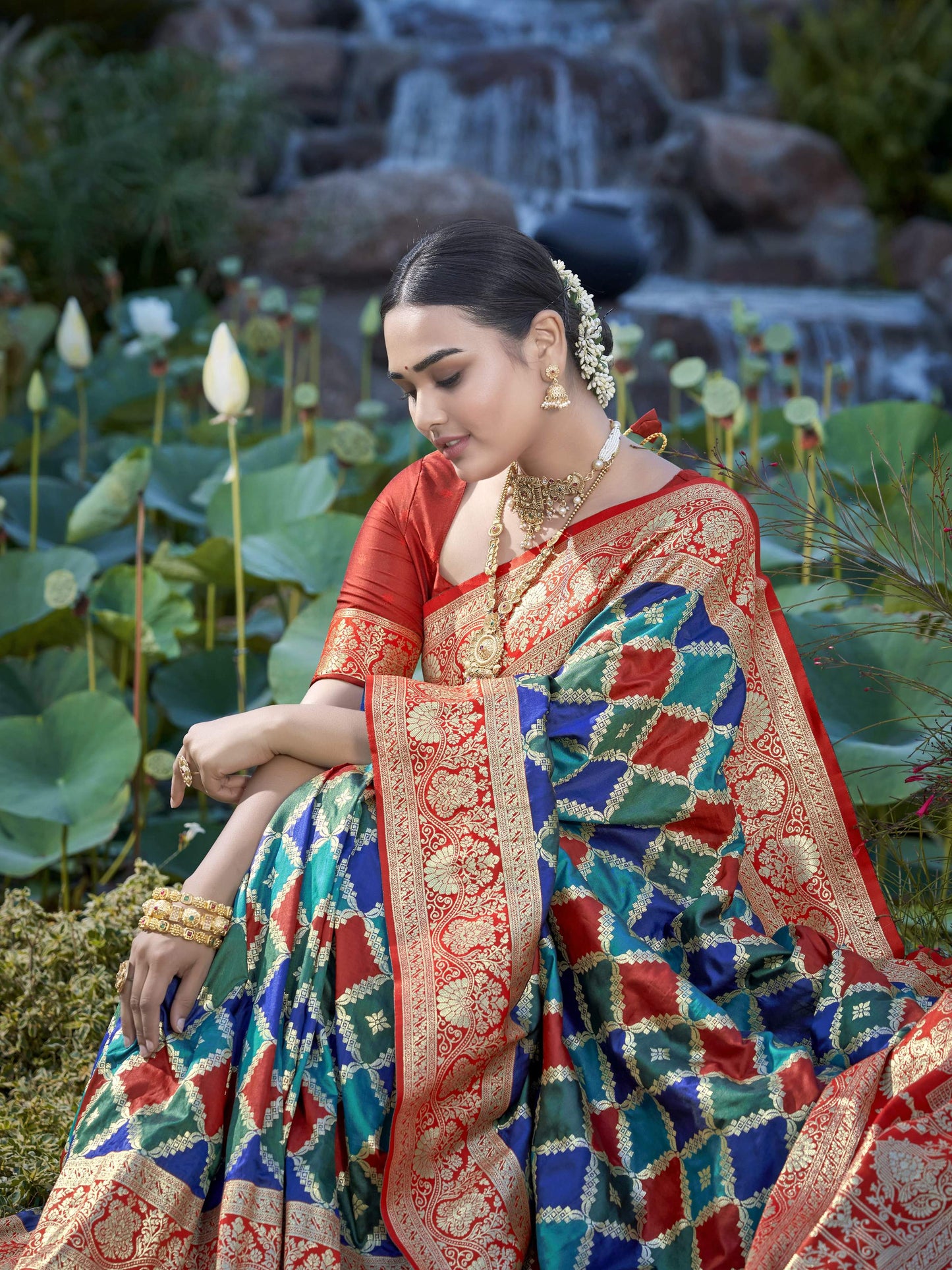 MANOHARI Banarasi Silk Blend Jacquard Work Saree - Blue