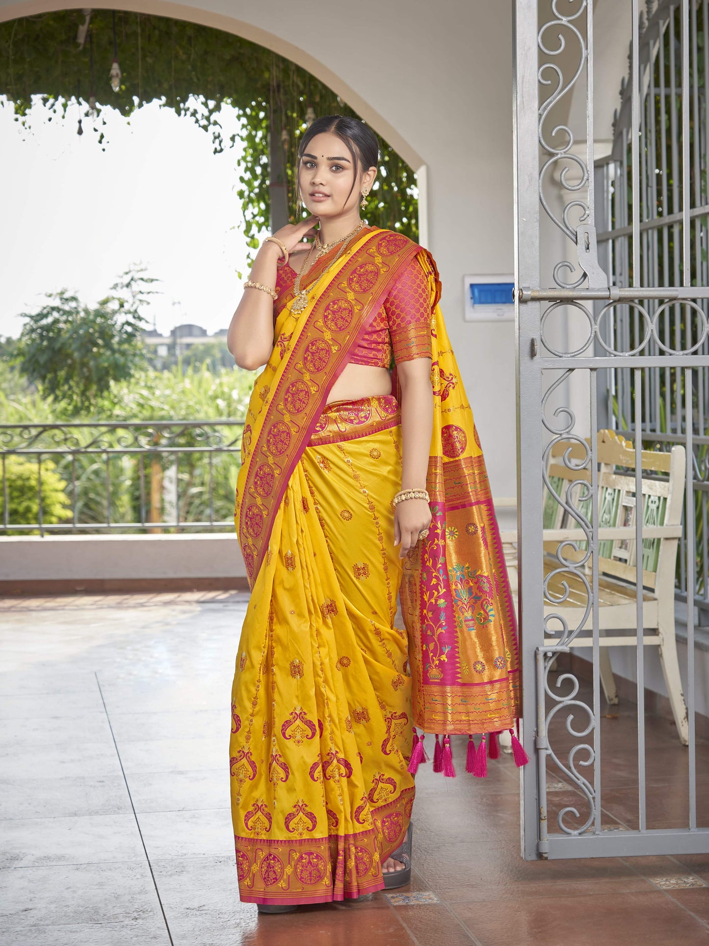 MANOHARI Banarasi Silk Blend Jacquard Work Saree - Yellow