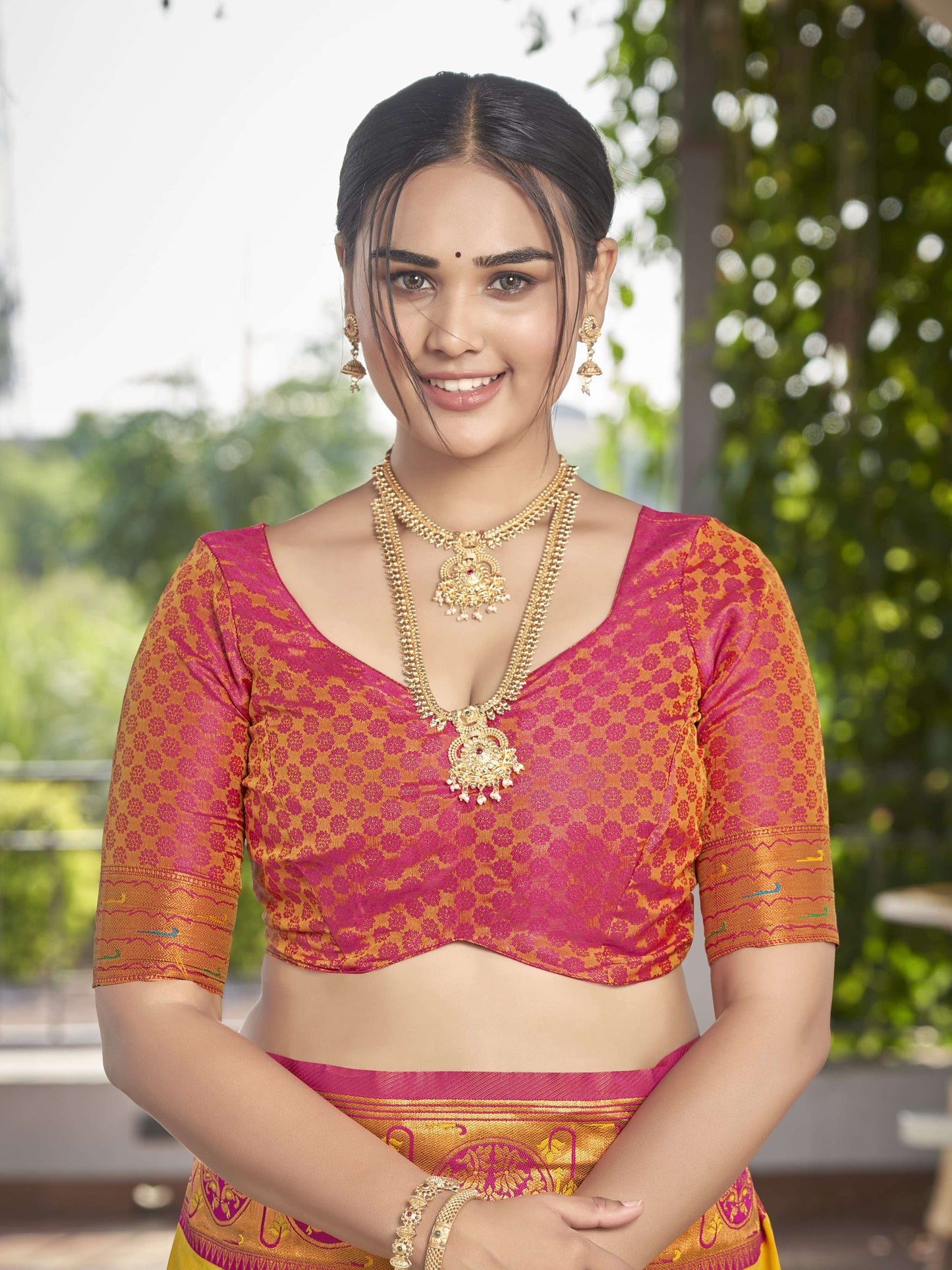 MANOHARI Banarasi Silk Blend Jacquard Work Saree - Yellow