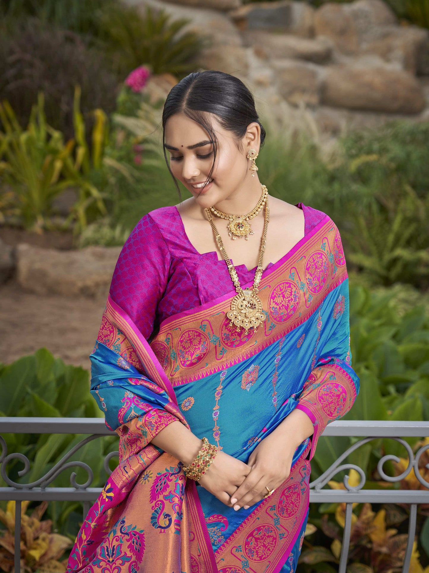 MANOHARI Banarasi Silk Blend Jacquard Work Saree - Blue