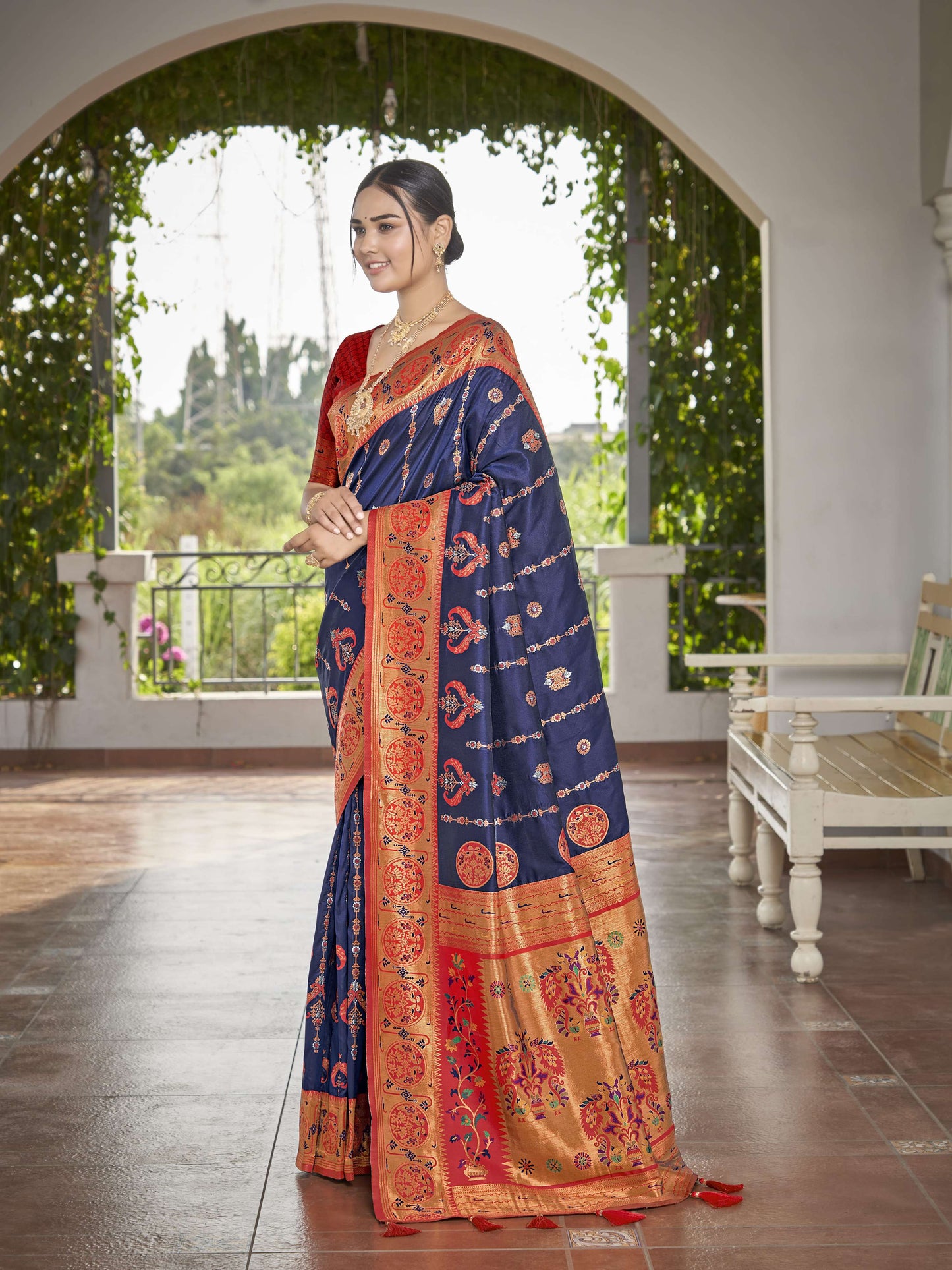 MANOHARI Banarasi Silk Blend Jacquard Work Saree - Blue