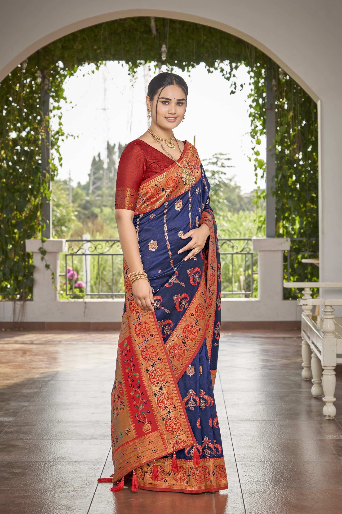 MANOHARI Banarasi Silk Blend Jacquard Work Saree - Blue