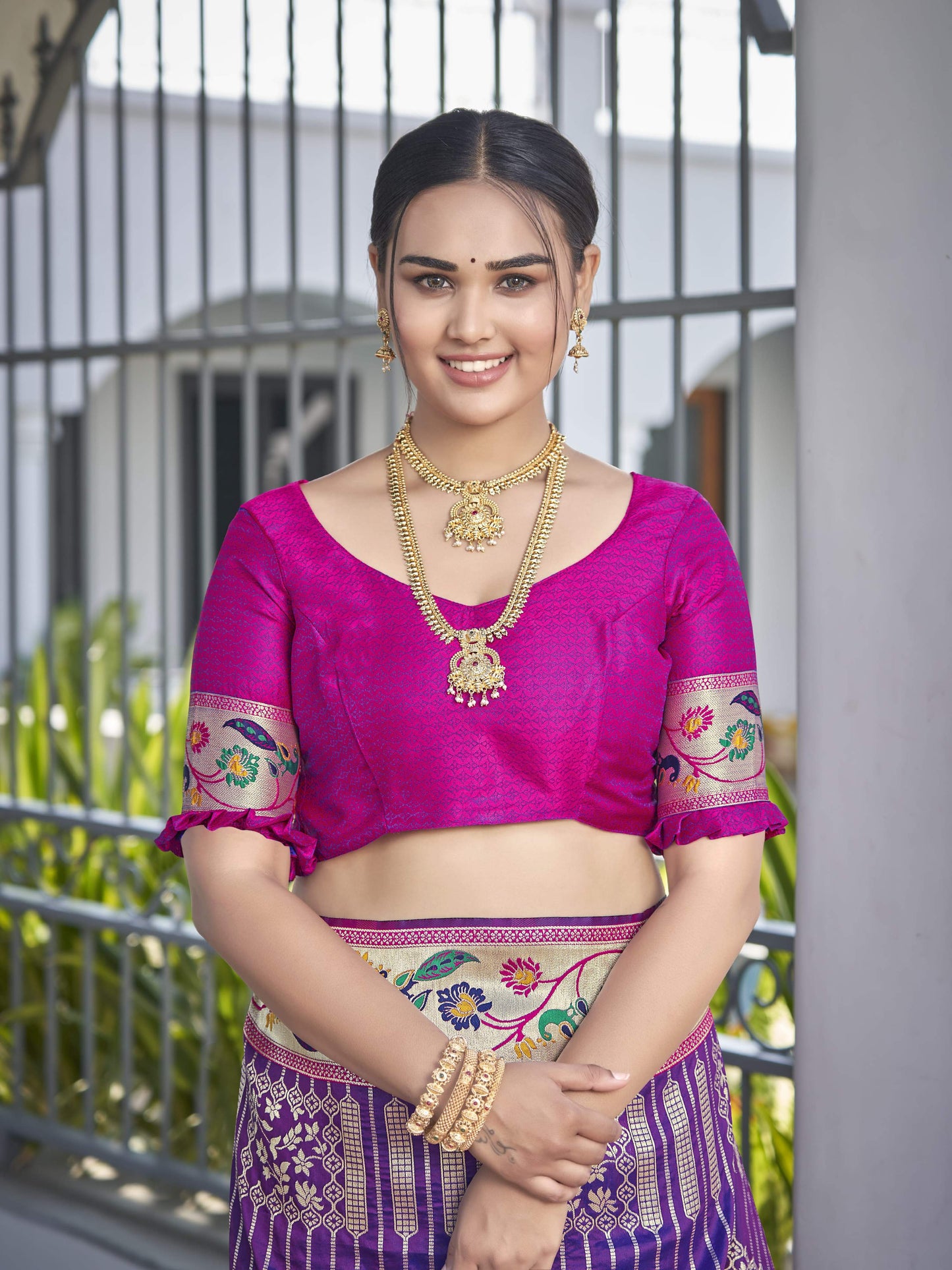 MANOHARI Banarasi Silk Blend Jacquard Work Saree - Purple