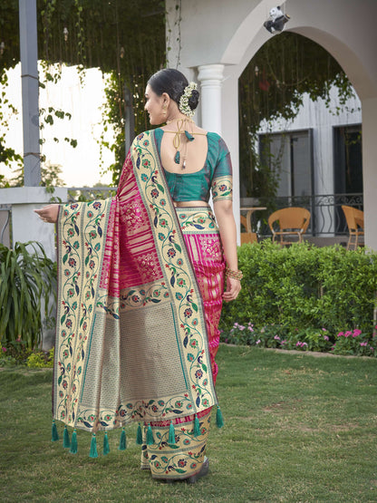MANOHARI Banarasi Silk Blend Jacquard Work Saree - Pink