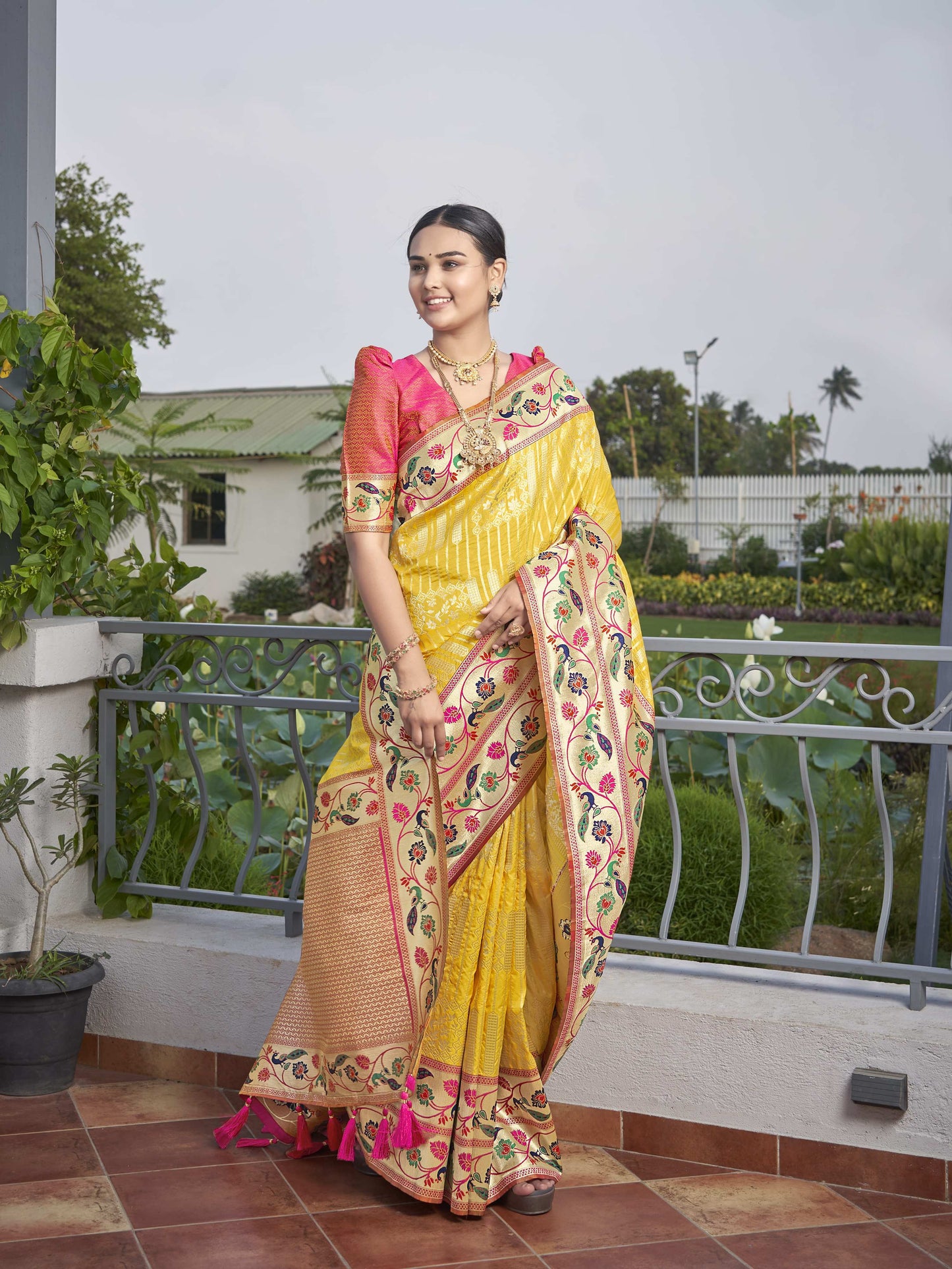 MANOHARI Banarasi Silk Blend Jacquard Work Saree - Yellow