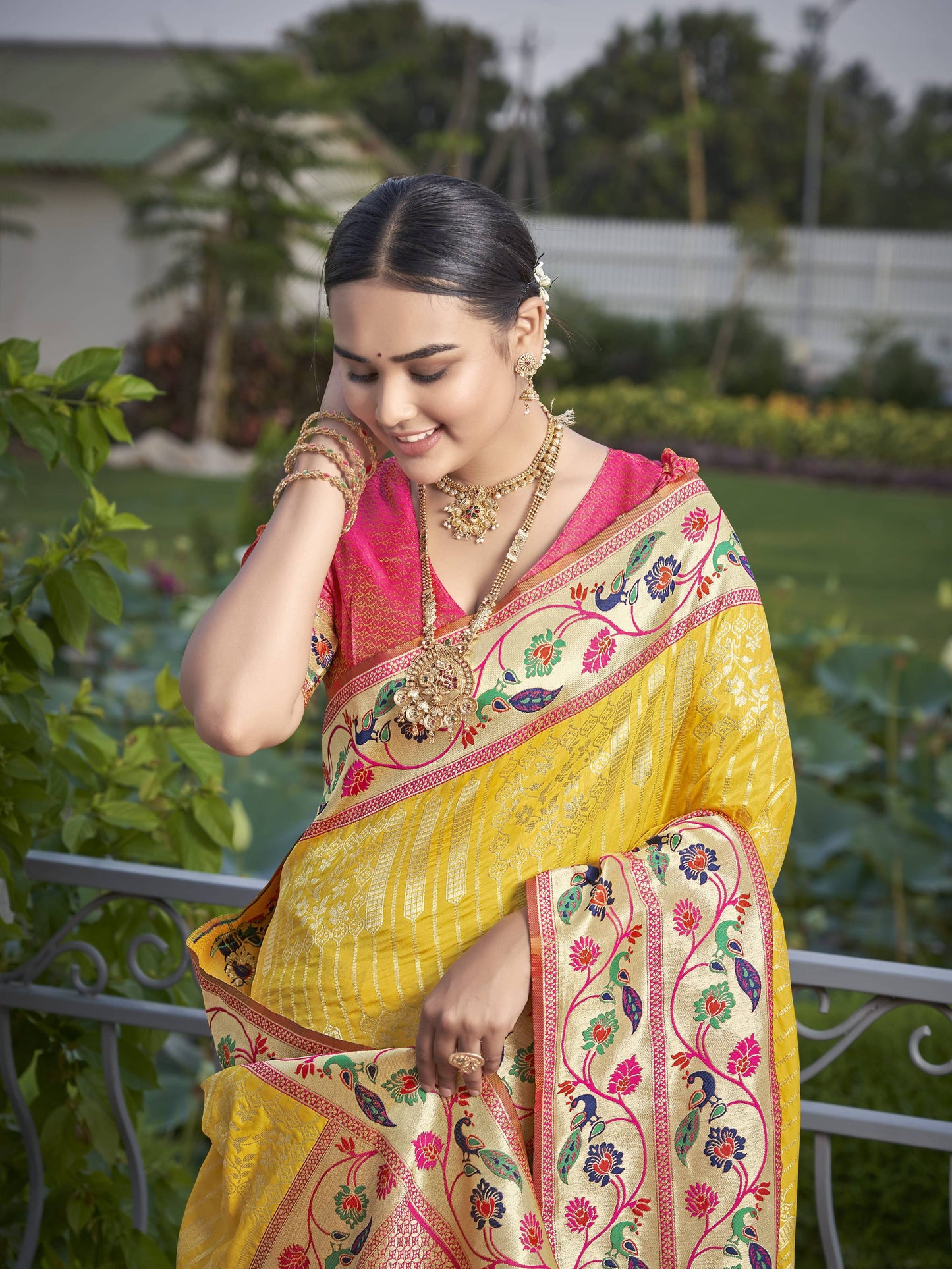 MANOHARI Banarasi Silk Blend Jacquard Work Saree - Yellow
