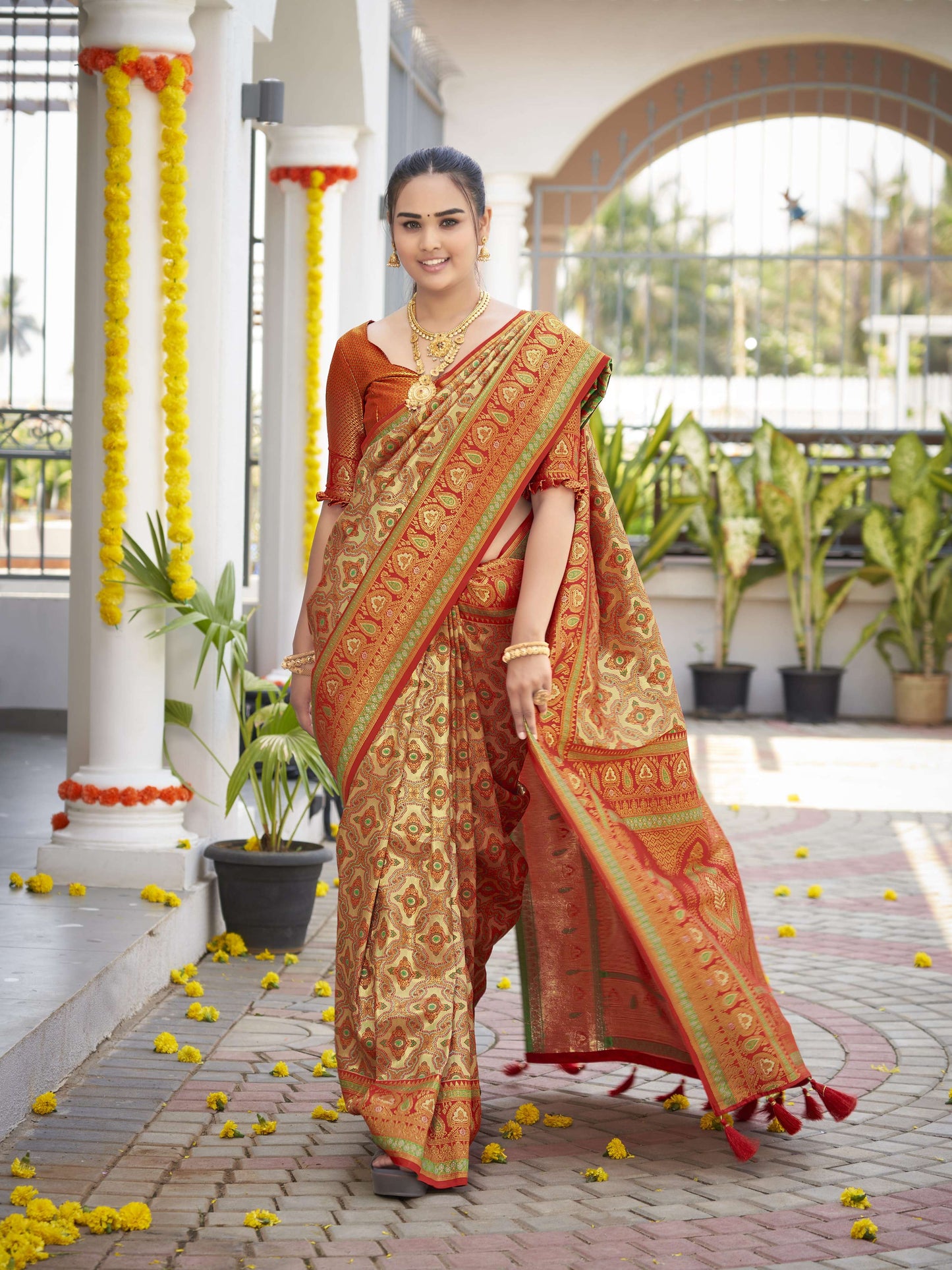 MANOHARI Banarasi Silk Blend Jacquard Work Saree - Orange