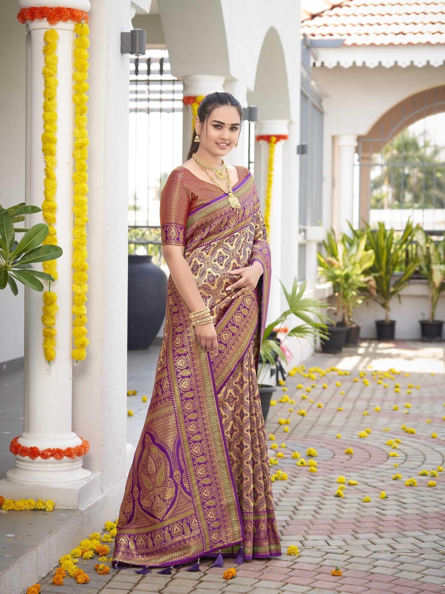 MANOHARI Banarasi Silk Blend Jacquard Work Saree - Purple