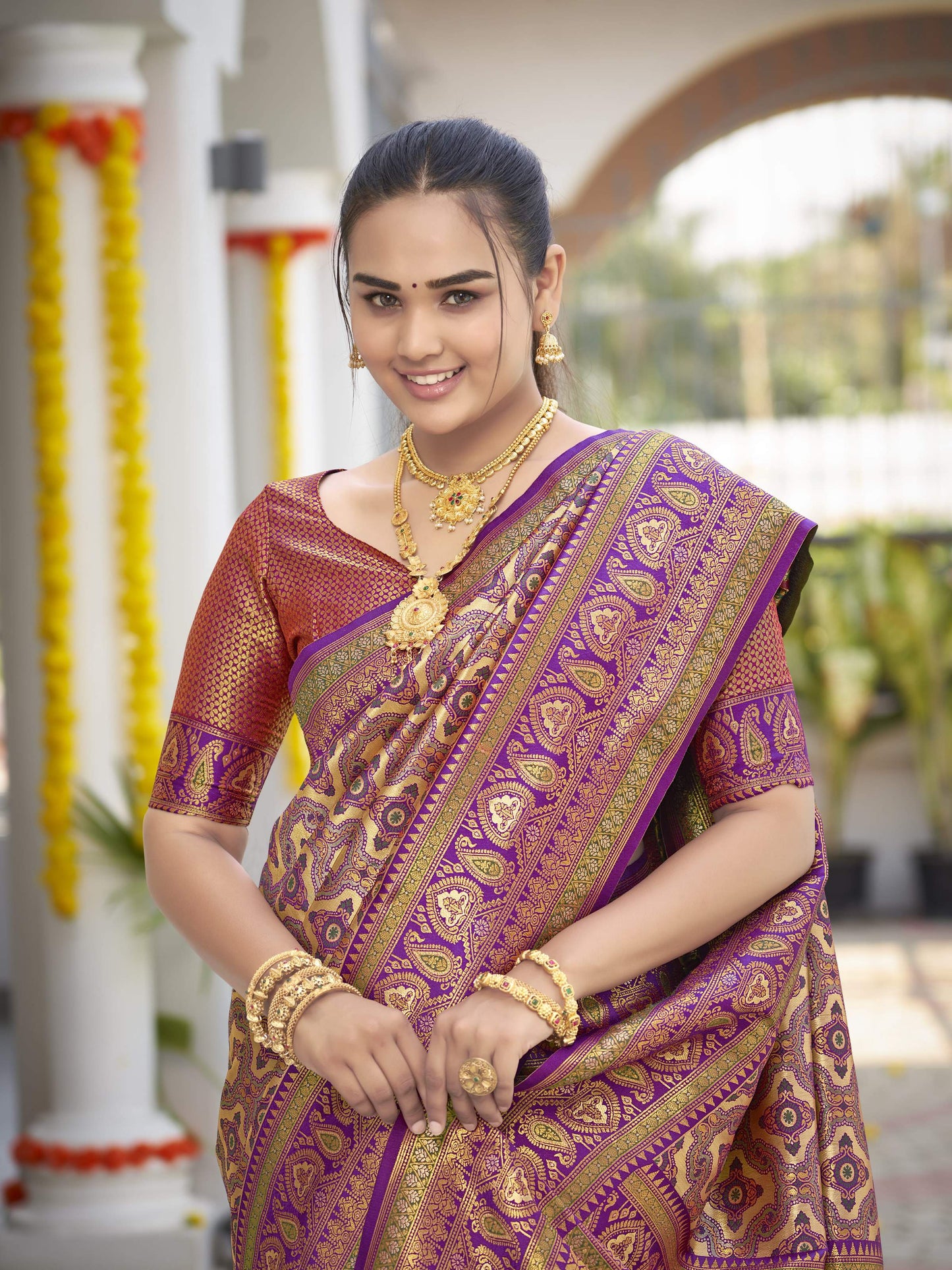 MANOHARI Banarasi Silk Blend Jacquard Work Saree - Purple