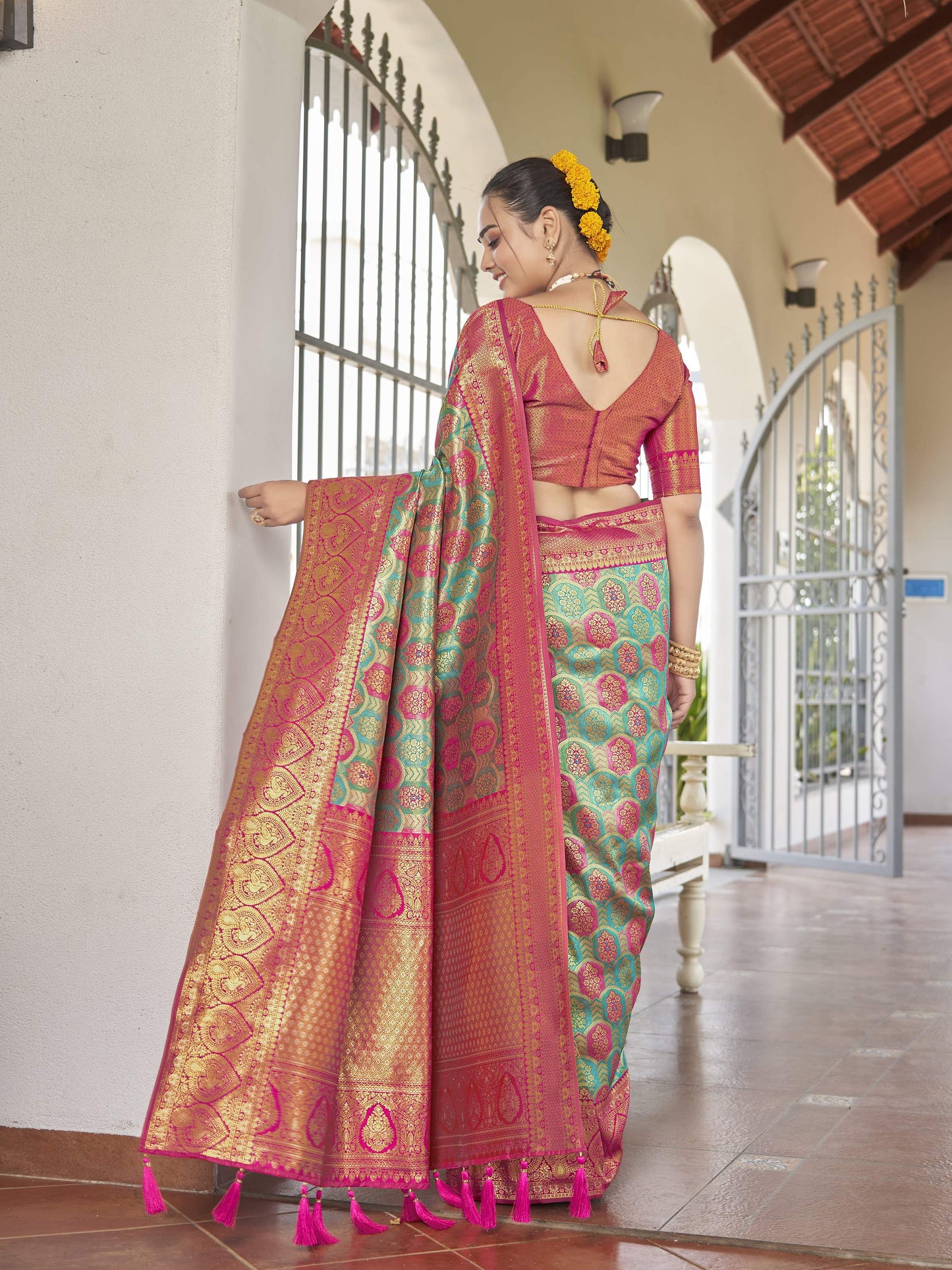 MANOHARI Banarasi Silk Blend Jacquard Work Saree - Blue
