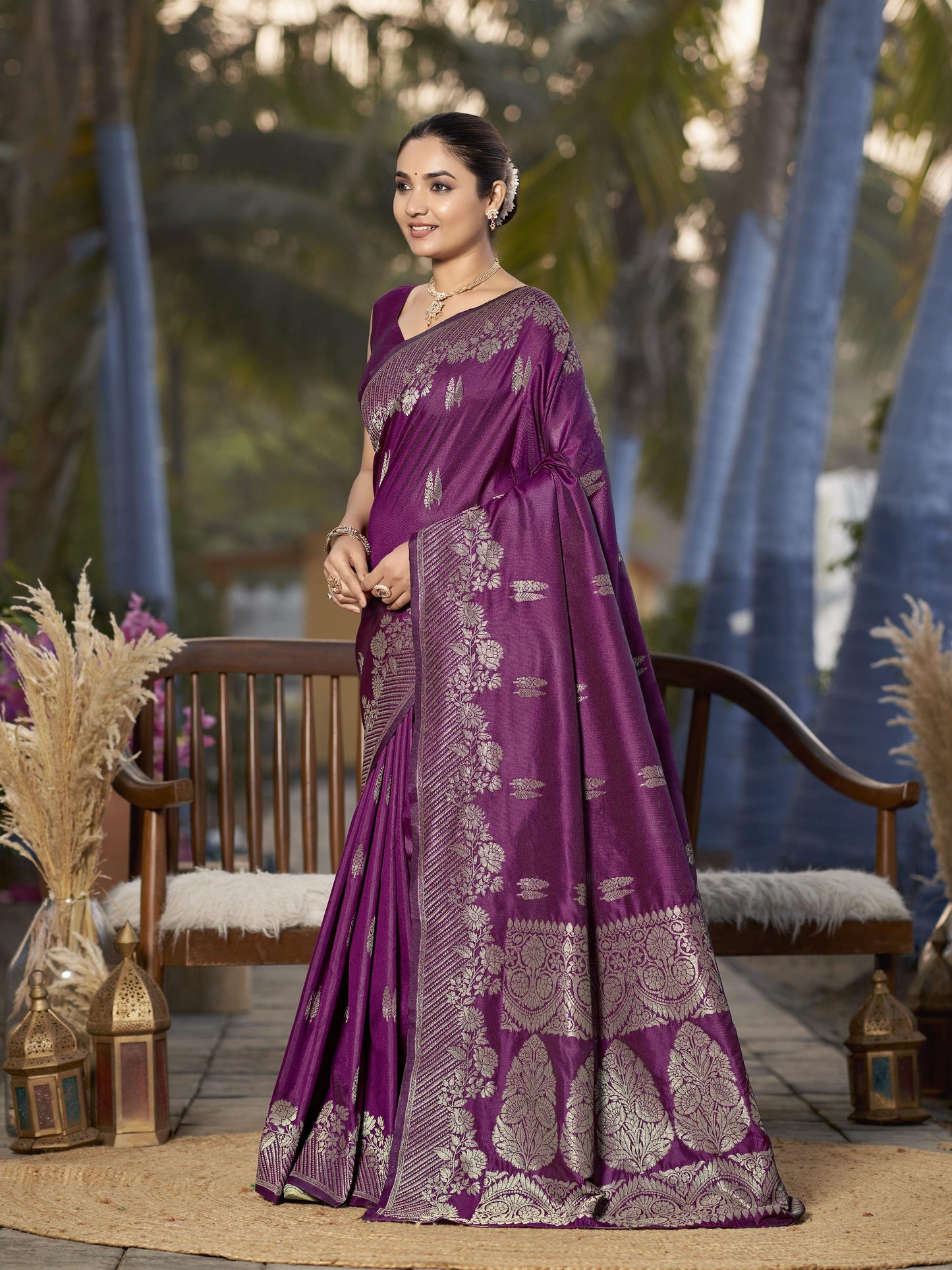 MANOHARI Banarasi Silk Blend Jacquard Work Saree - Purple